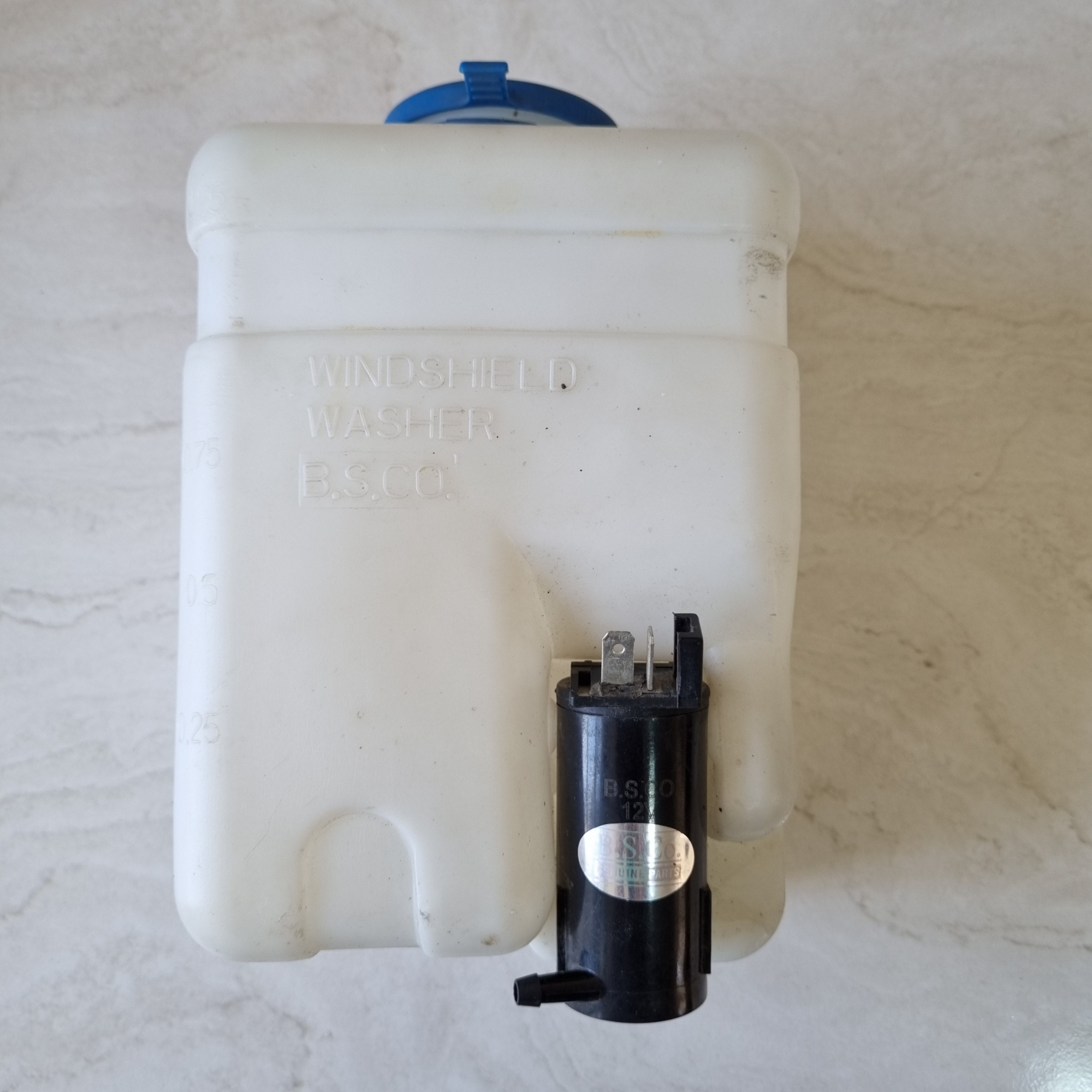 مخزن و پمپ آب شیشه شوی پیکان