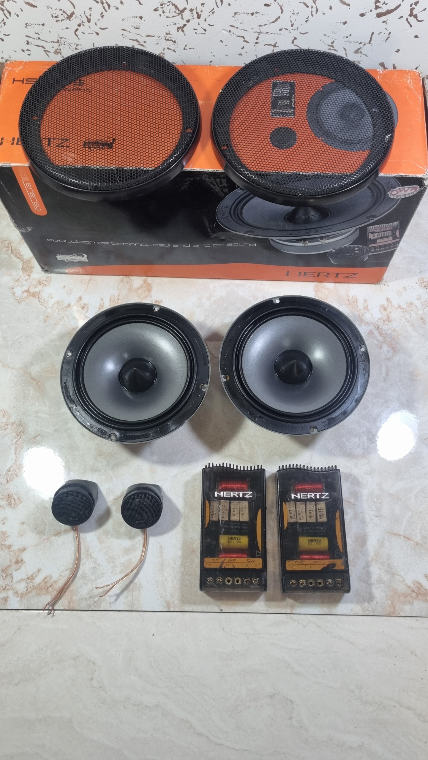 کامپوننت هرتز Hertz-HV165 کد 01