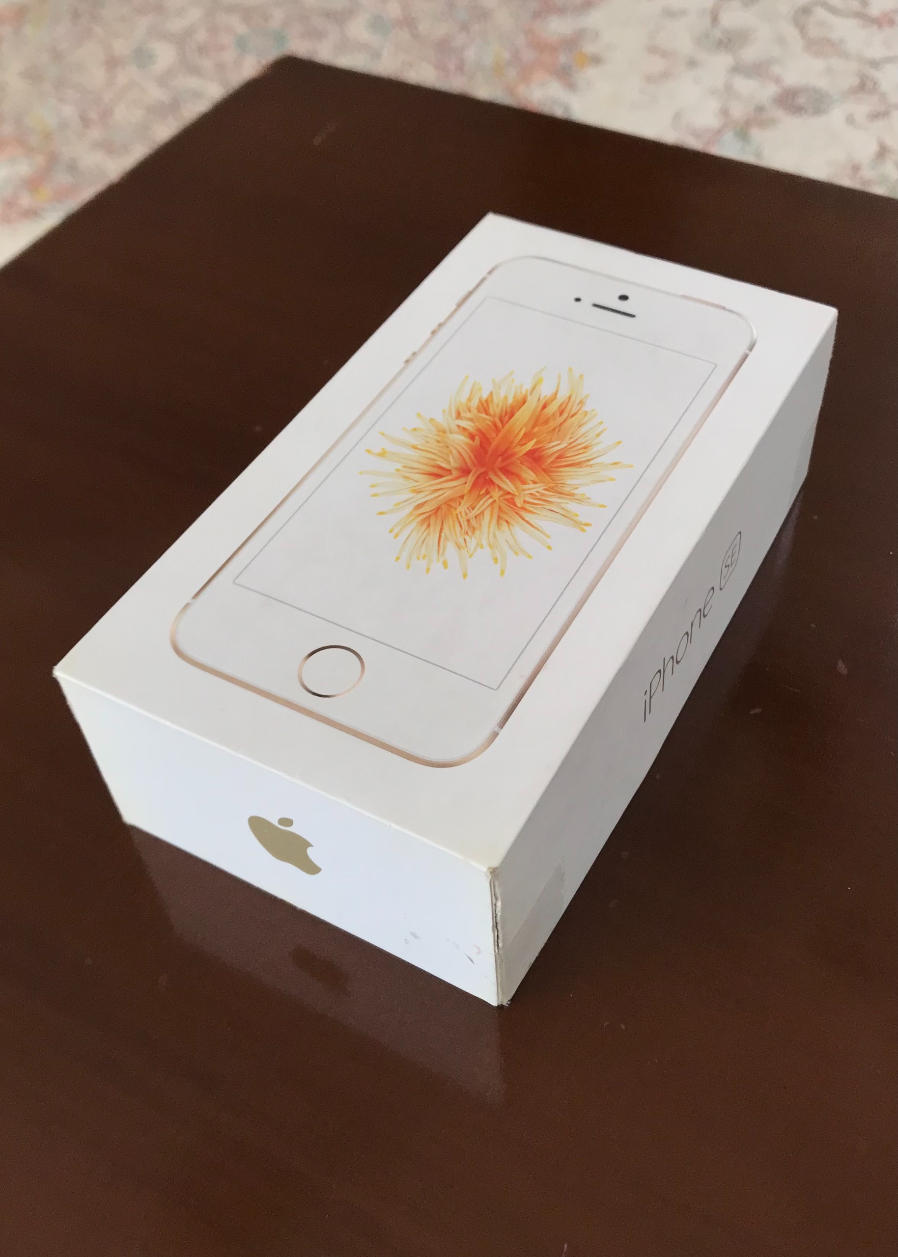 جعبه Apple iphone se 2016