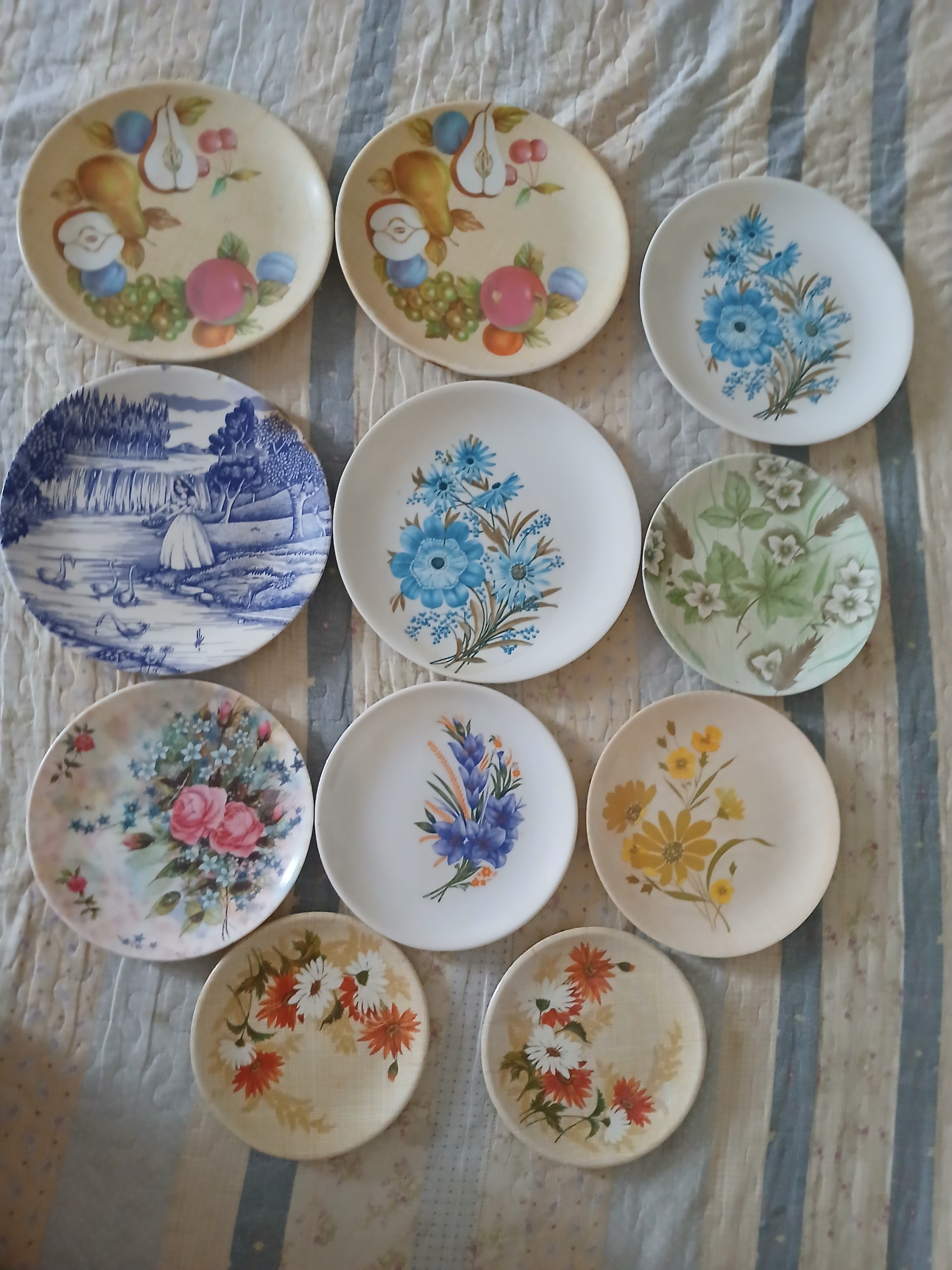 11 عدد بشقاب قدیمی زیبا