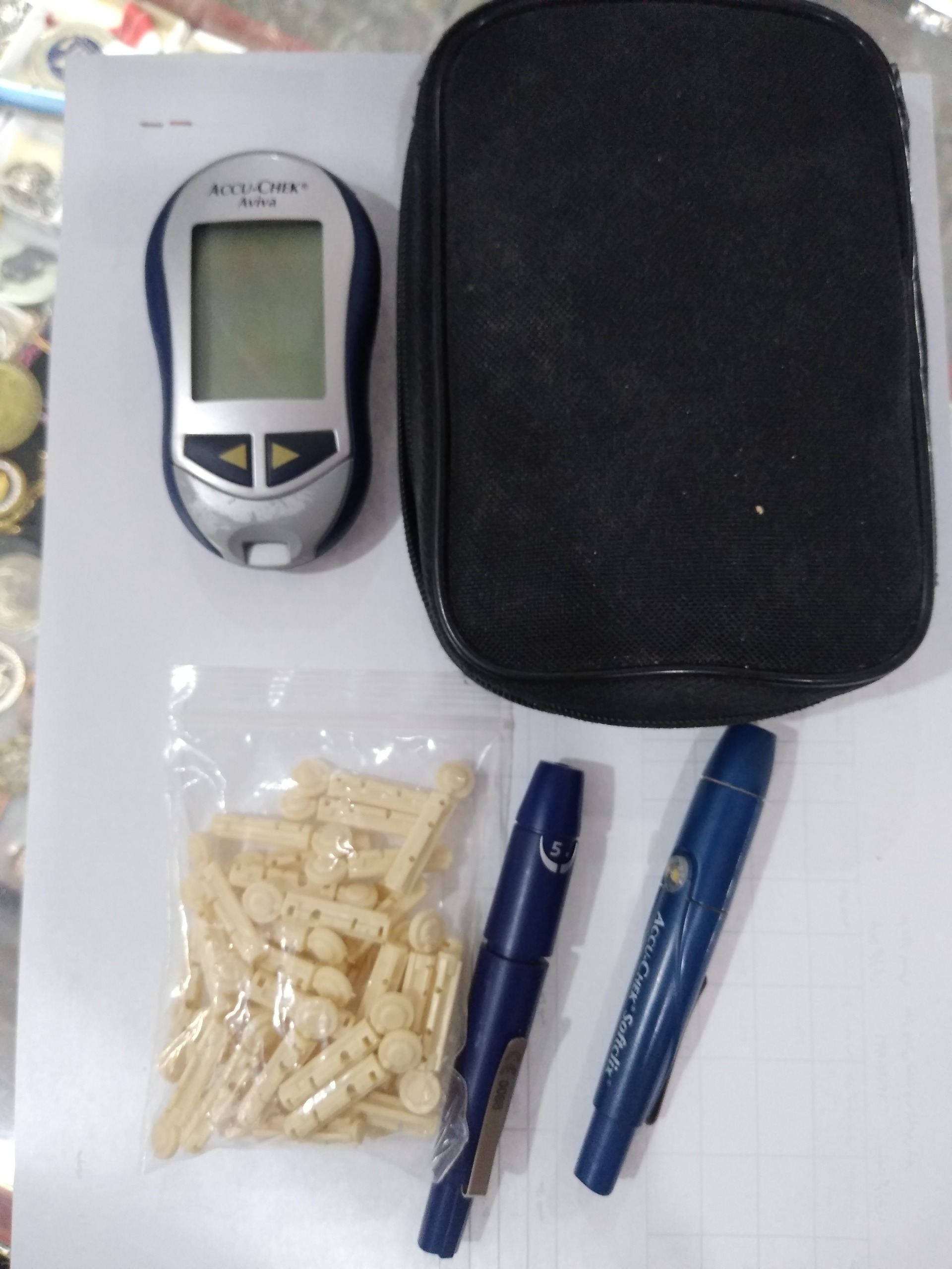 دستگاه قند خون با متعلقات خراب و معیوب