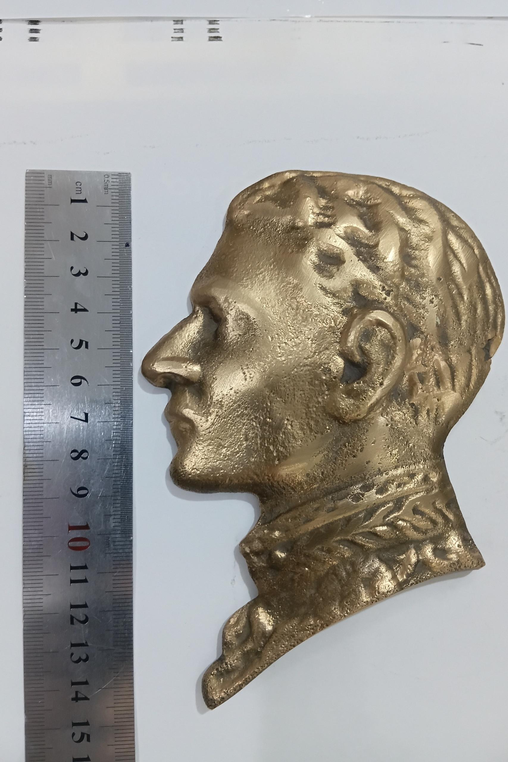 مجسمه و سردیس برنزی