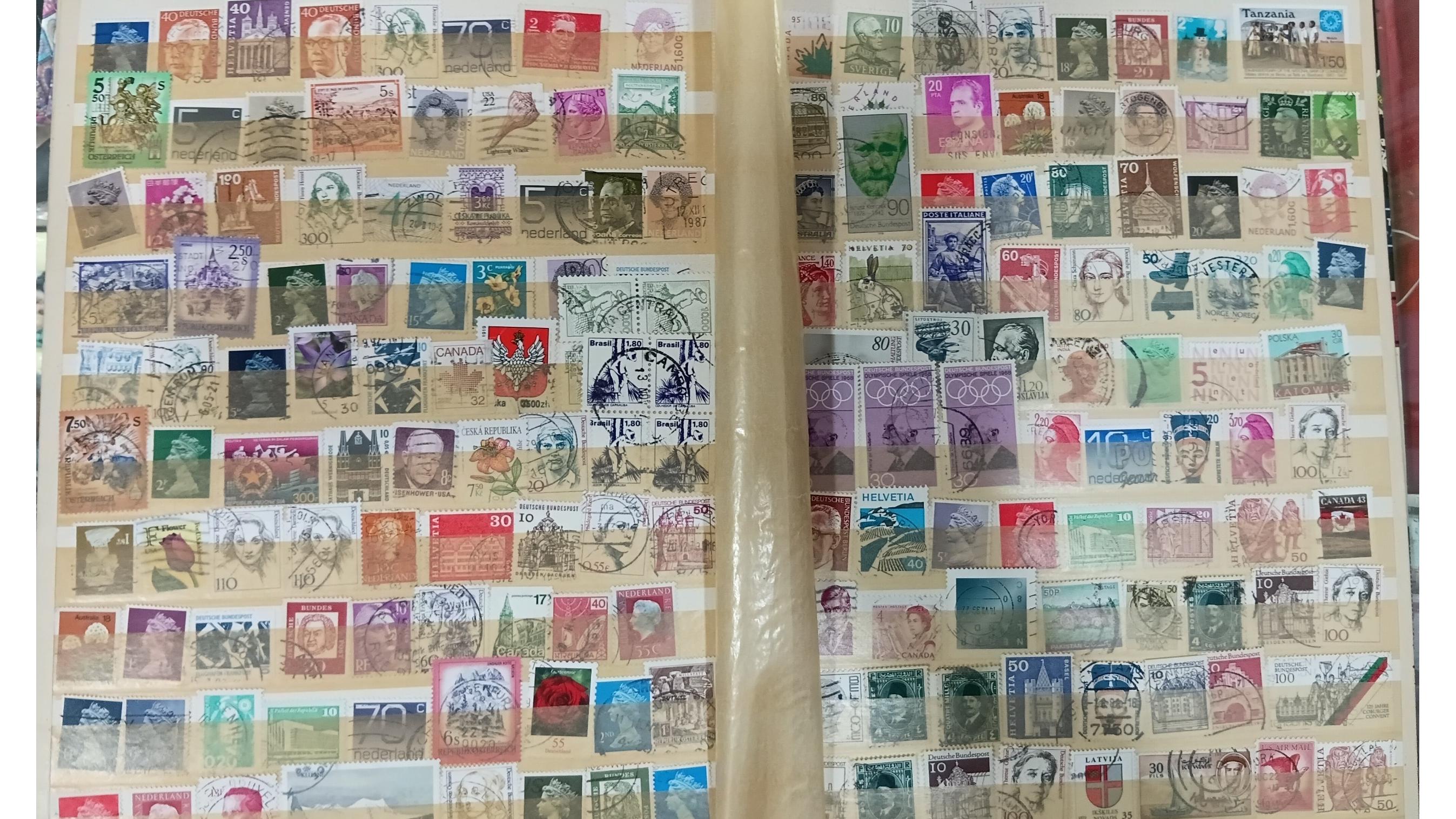 آلبوم تمبر بزرگ خارجی با 1245 تمبر