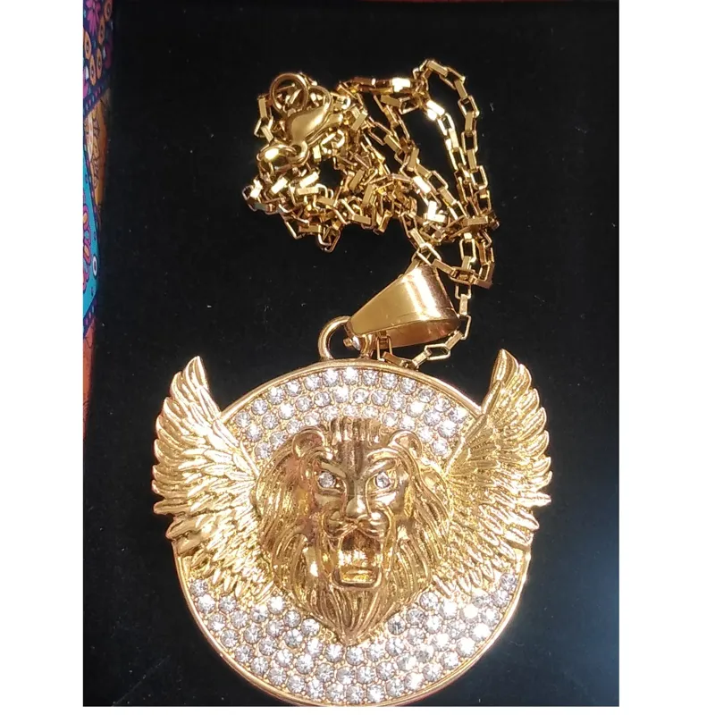 گردنبند شیر بالدار طلایی