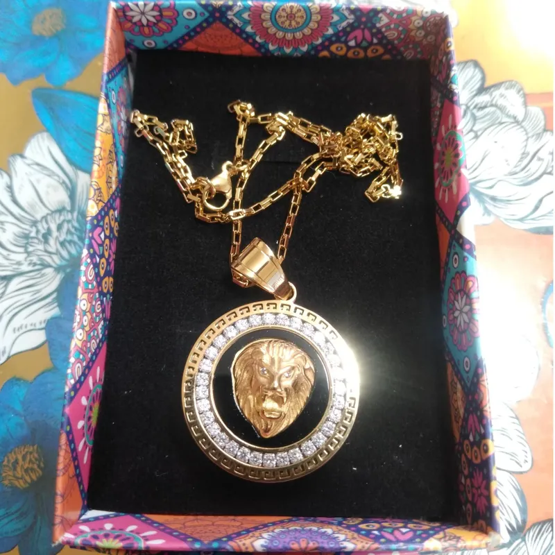 گردنبند شیر طلایی