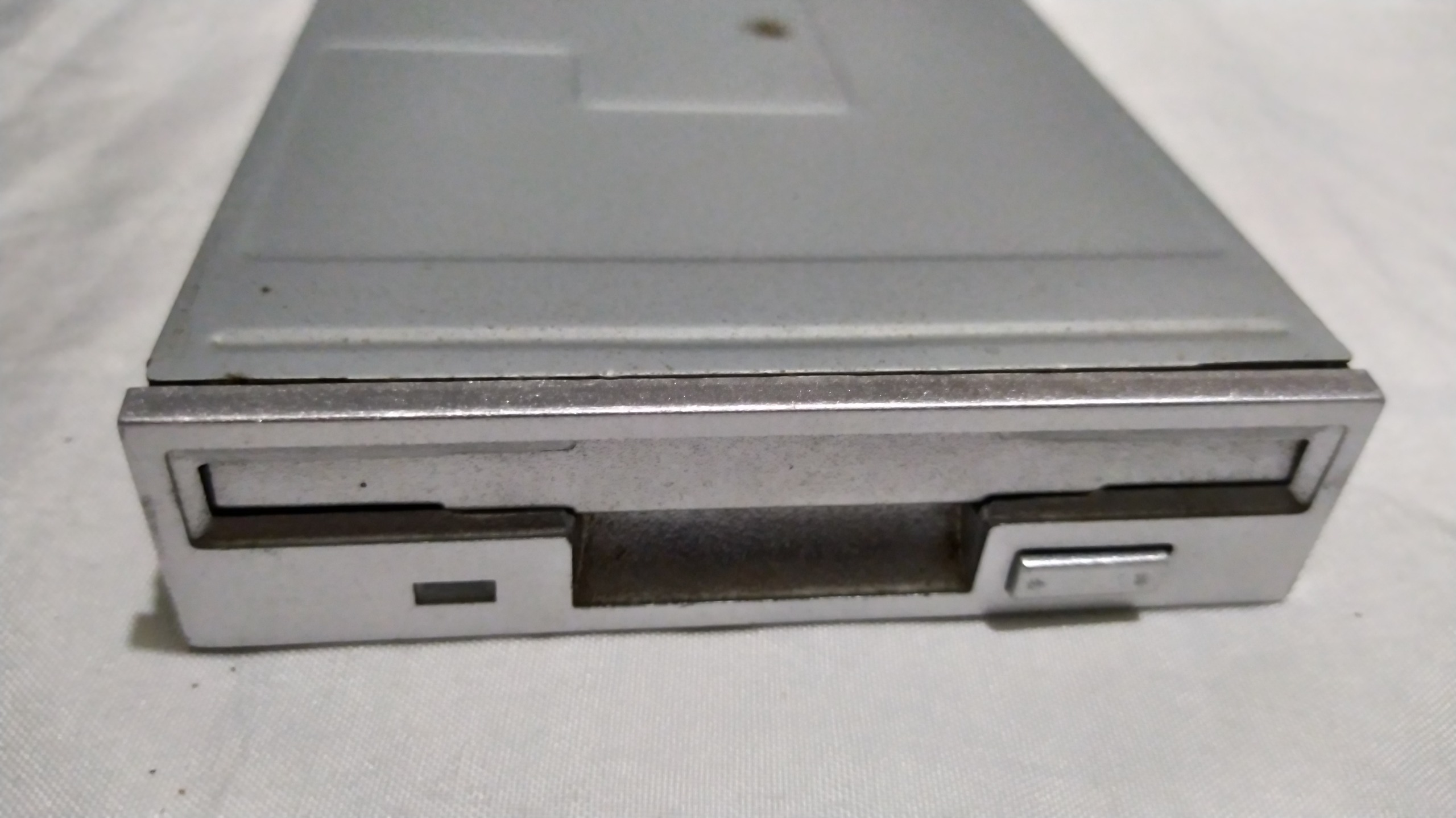 دستگاه فلاپی قدیمی