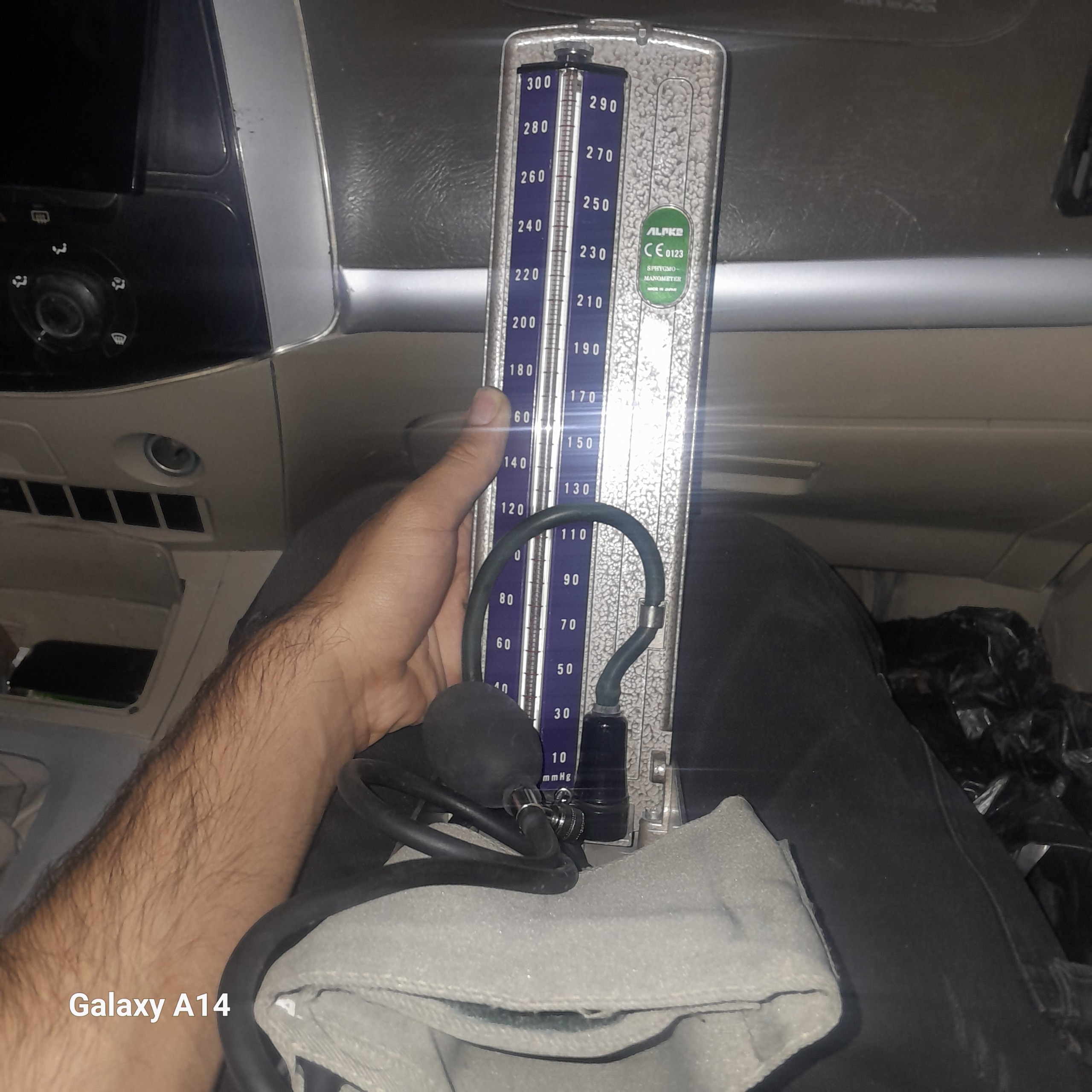 دستگاه فشار سنج جیوه ای