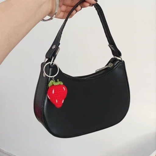 جاکلیدی و چارم توت فرنگی بافتنی