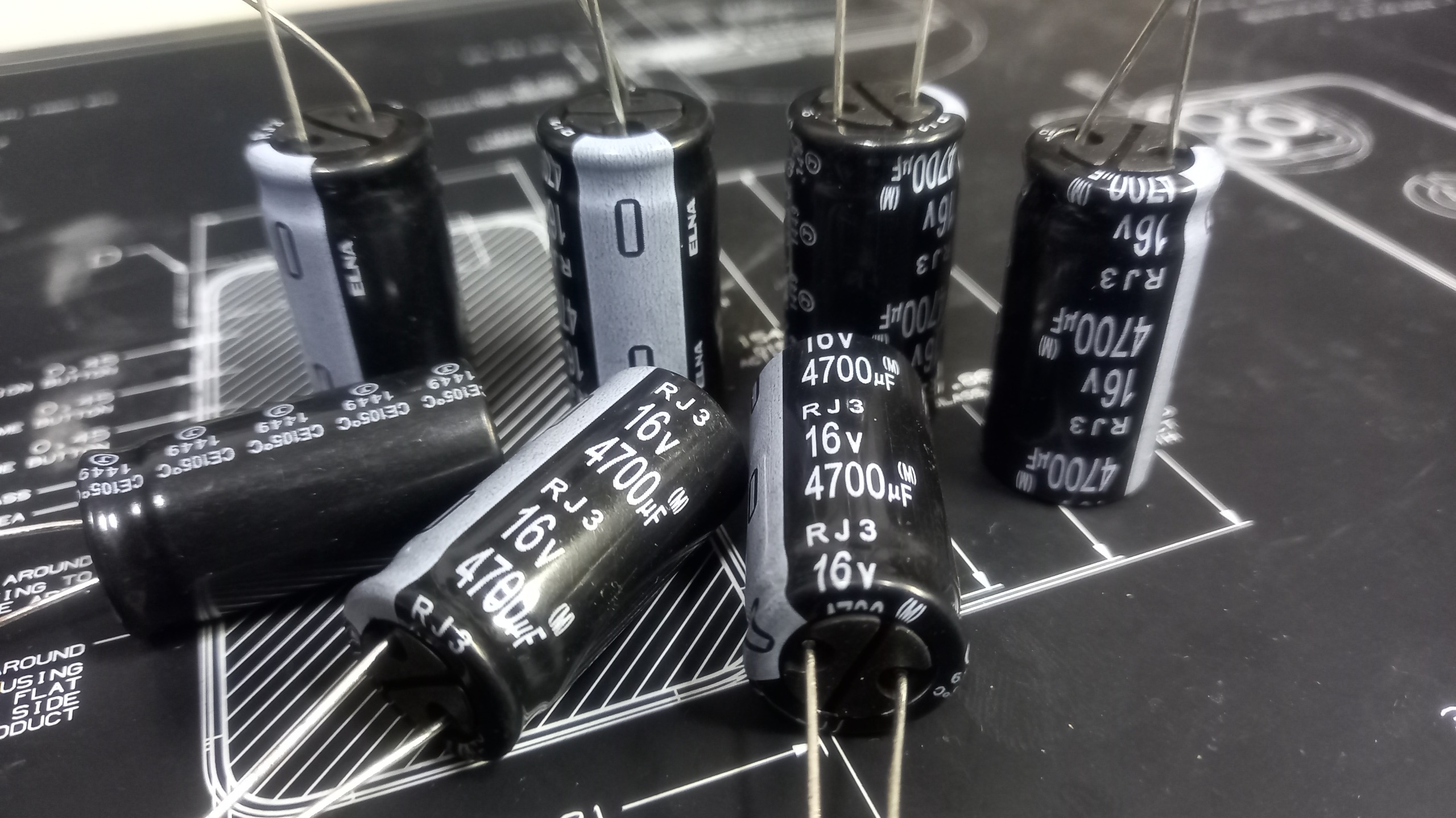 خازن 4700uf 16v elena پک 10عددی