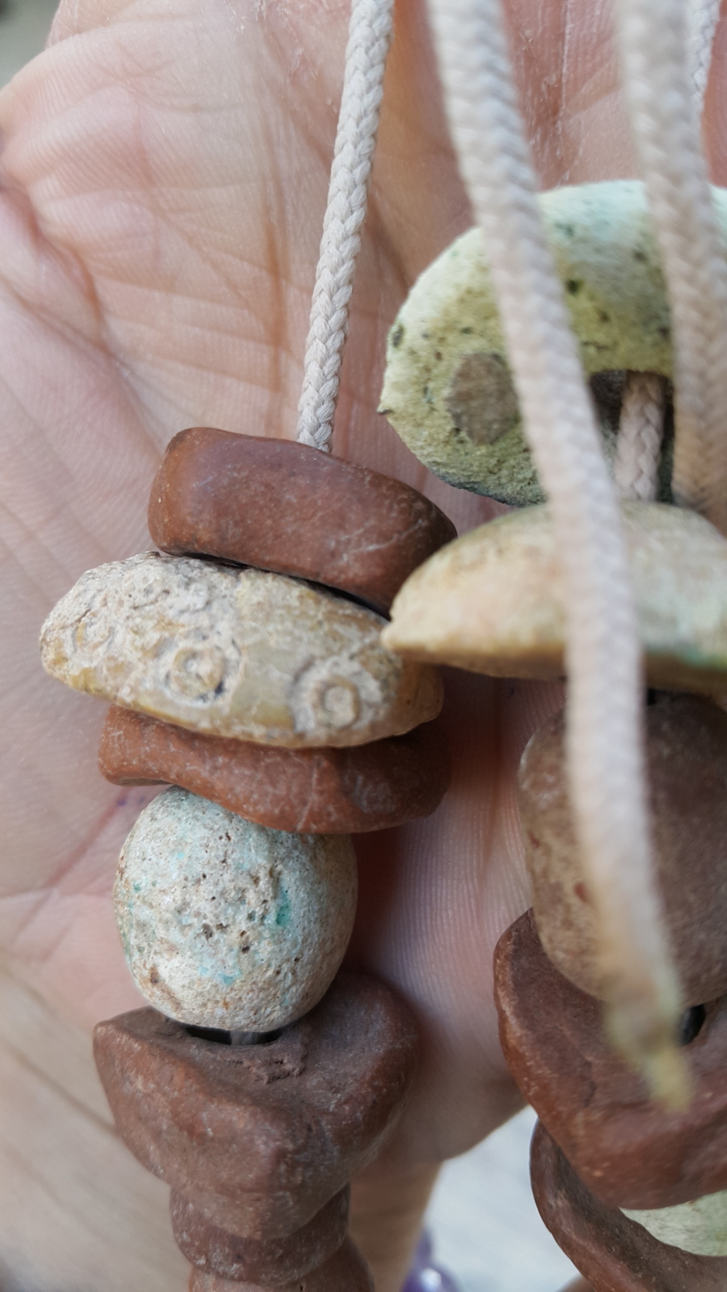 تعداد منجیف کهنه و قدیمی سفالی