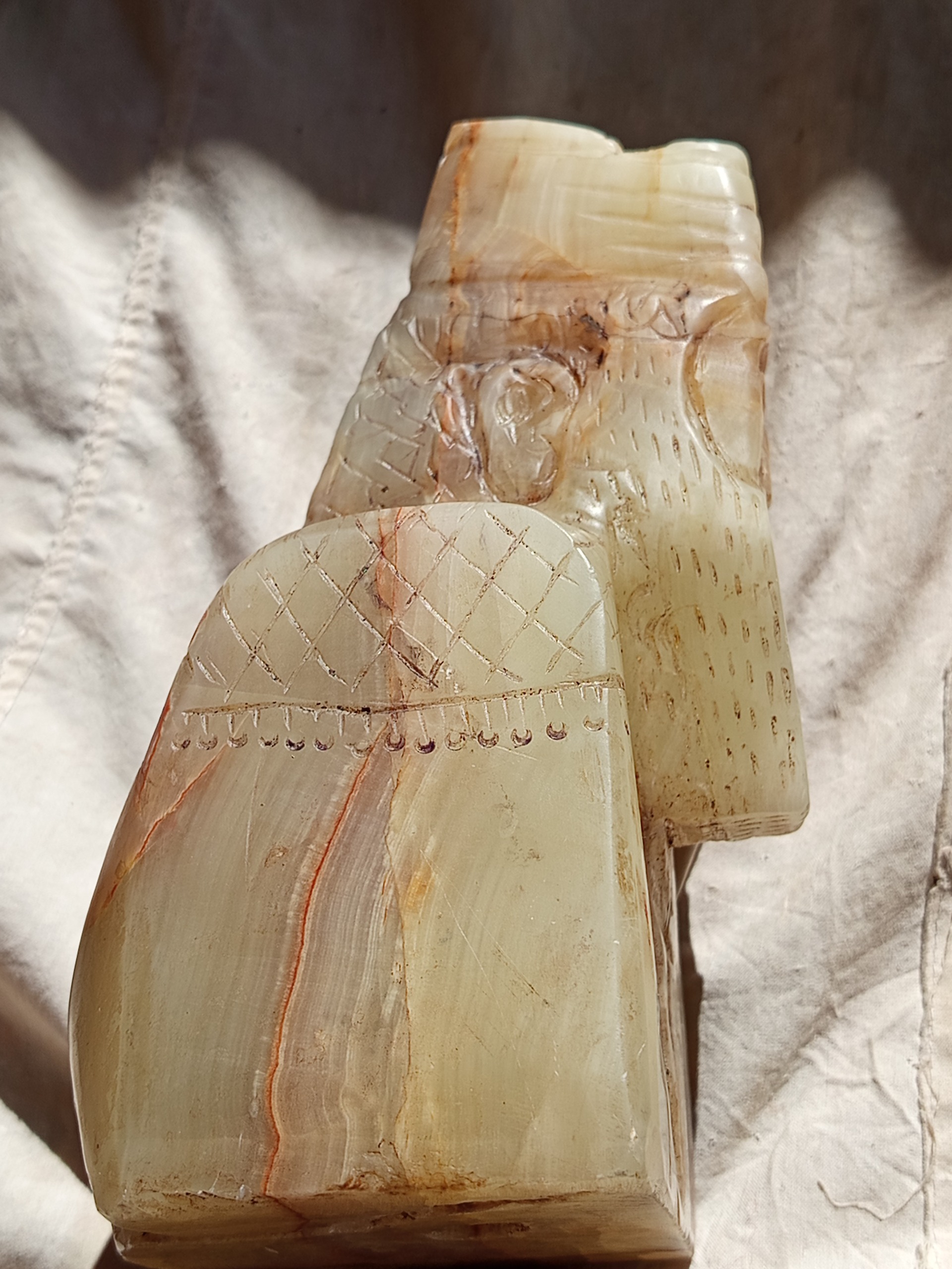 مجسمه دست ساز مرمرین کهنه به وزن 3200گرم