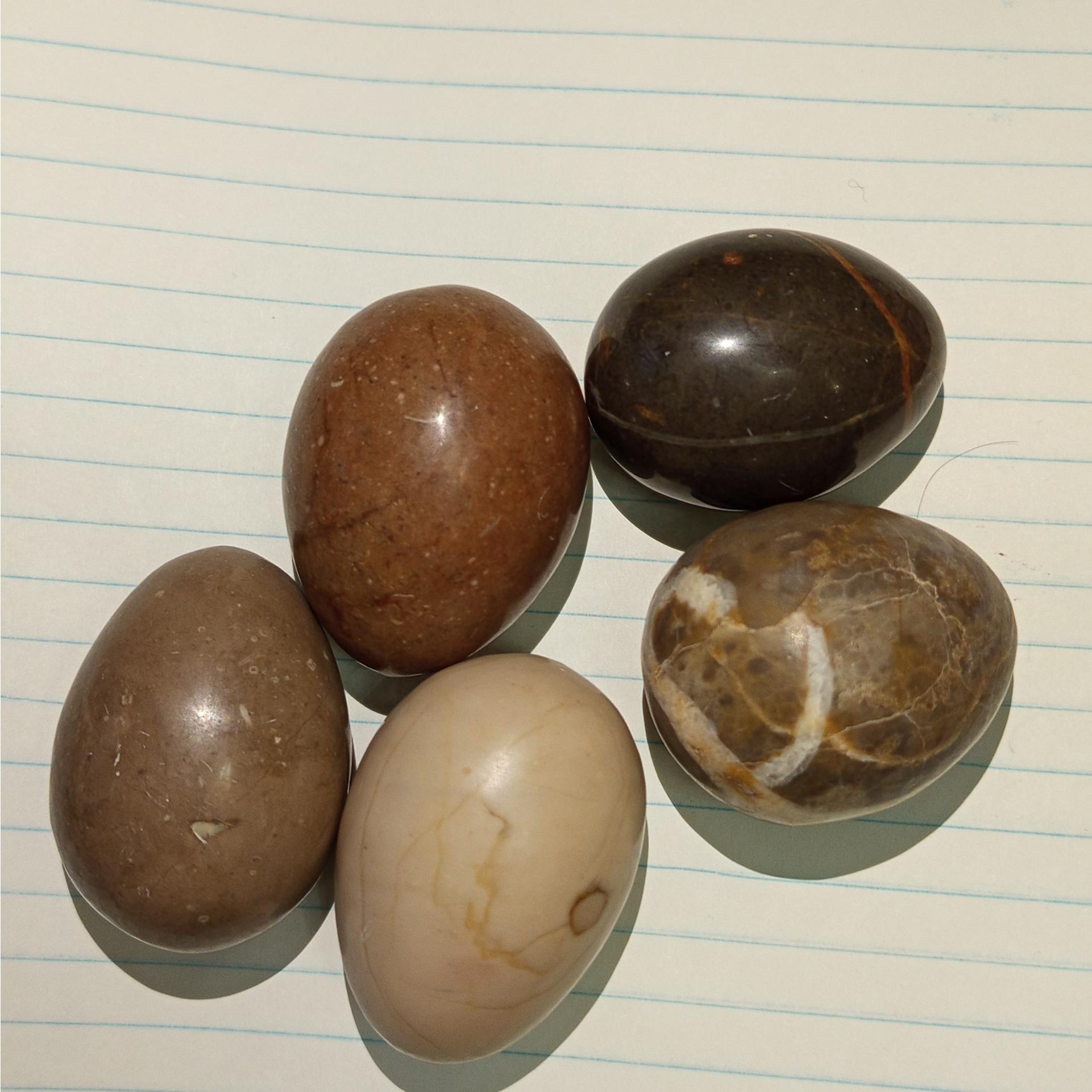 تعداد سنگ معدنی  تراش خورده به وزن614 کرم