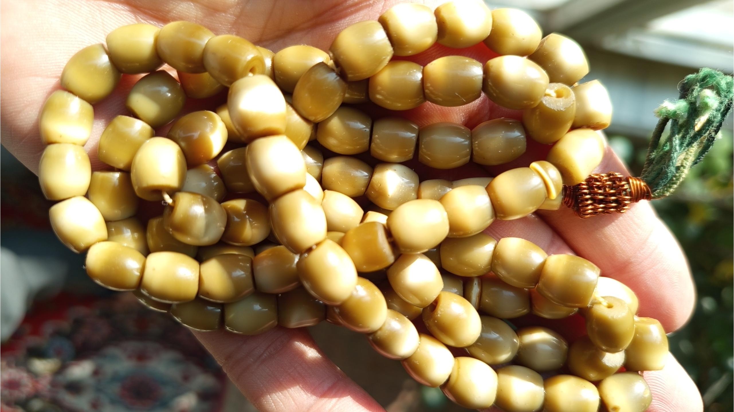 یک عدد تسبیح قدیمی دست ساز ناقص چشم ببری