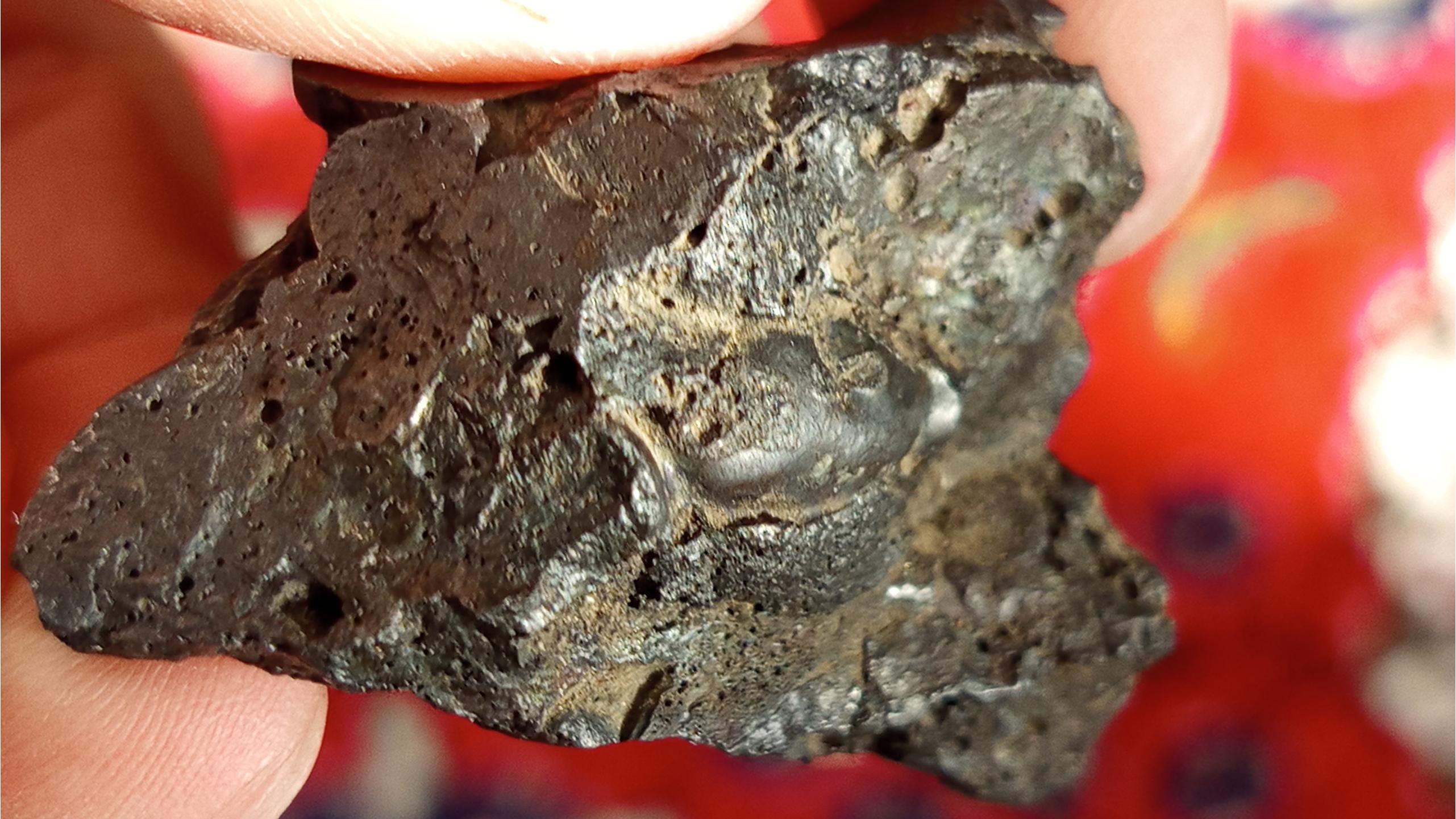 یک قطعه شهابسنگ کوچک بدون سند رسمی