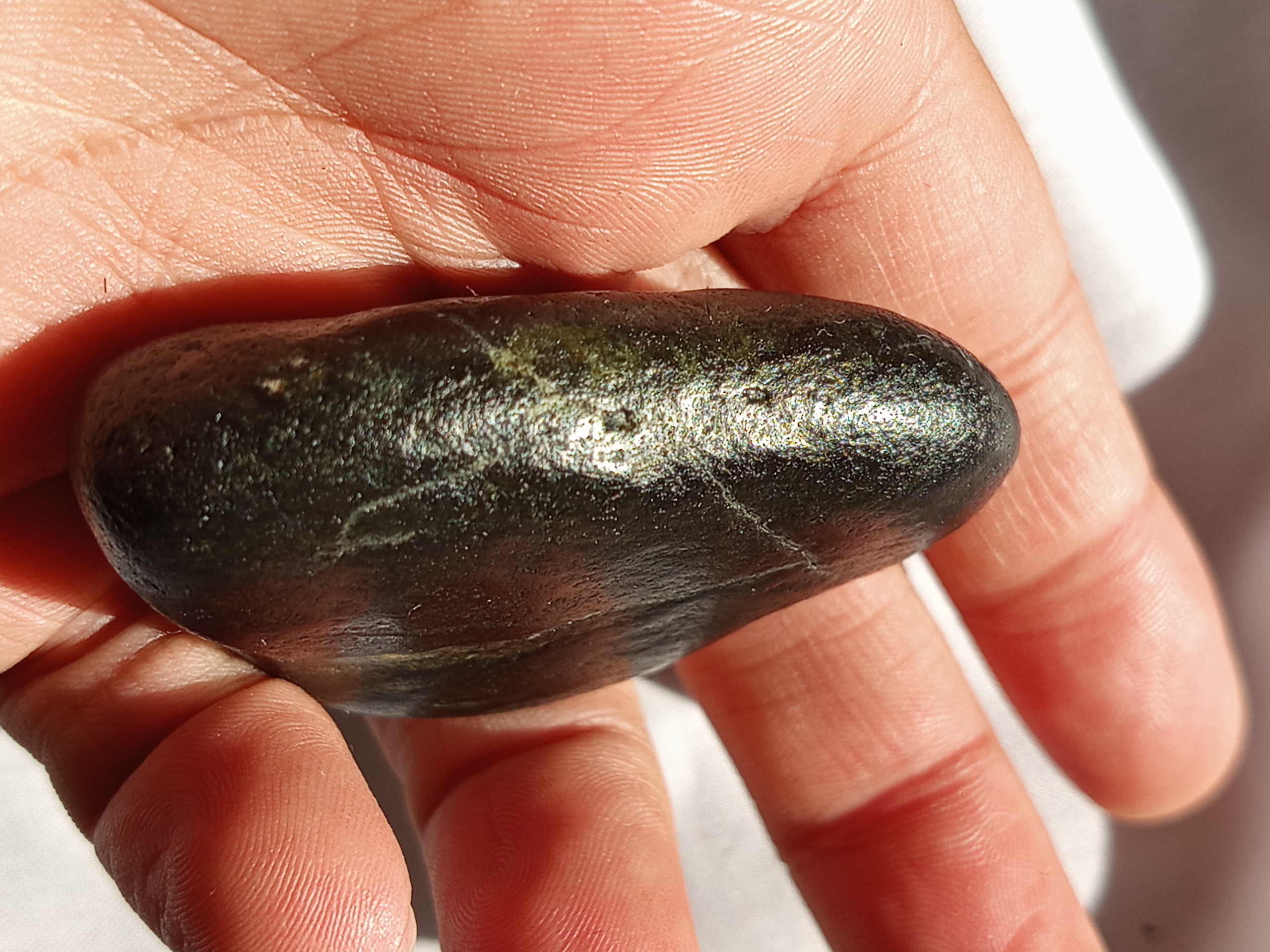 یک قطعه سنگ آهن دار مشکوک به شهابسنگ