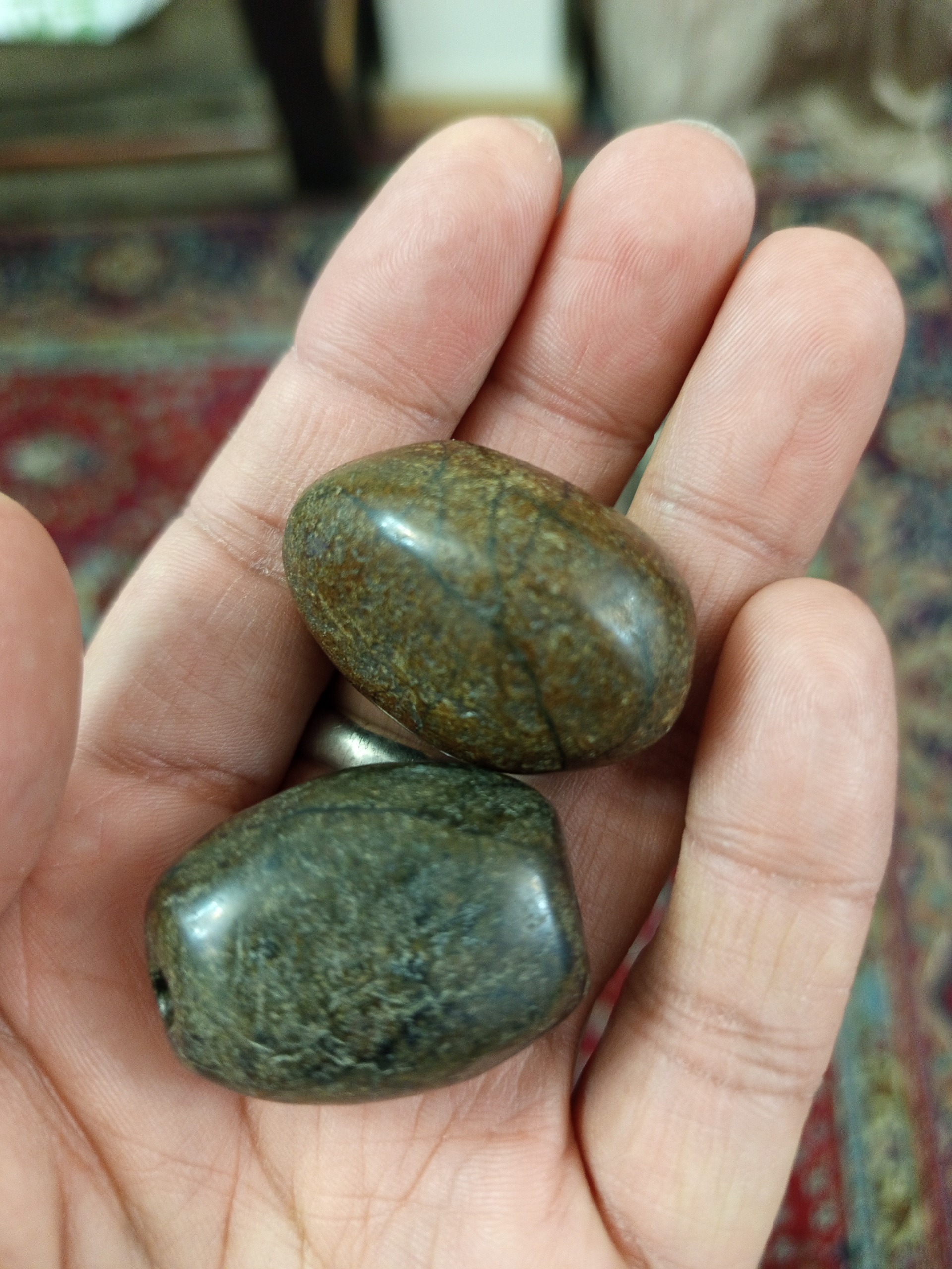 دو عدد منجیق کهنه آهن دار مشکوک به شهابسنگ