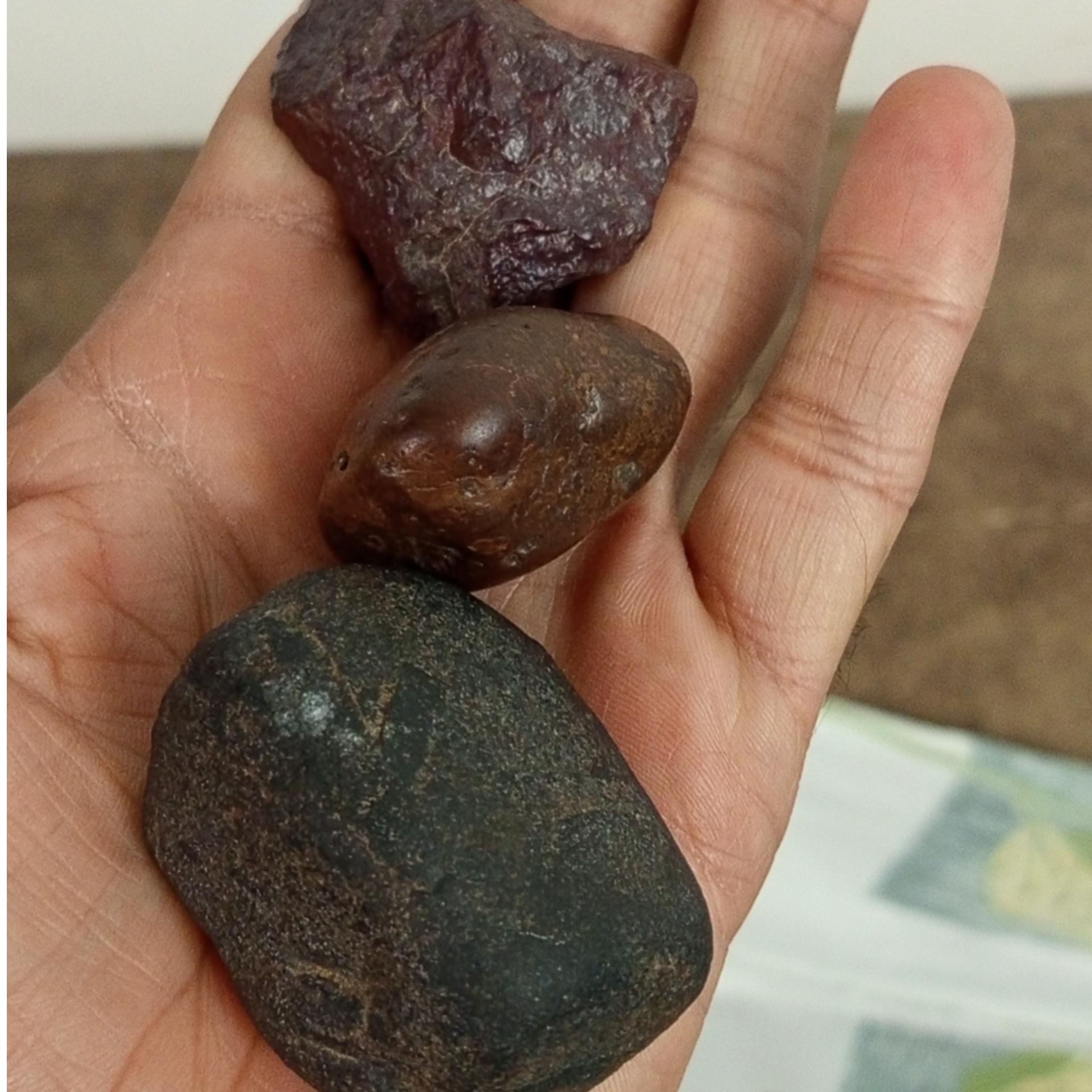 سه قطعه شهابسنگ احتمالی