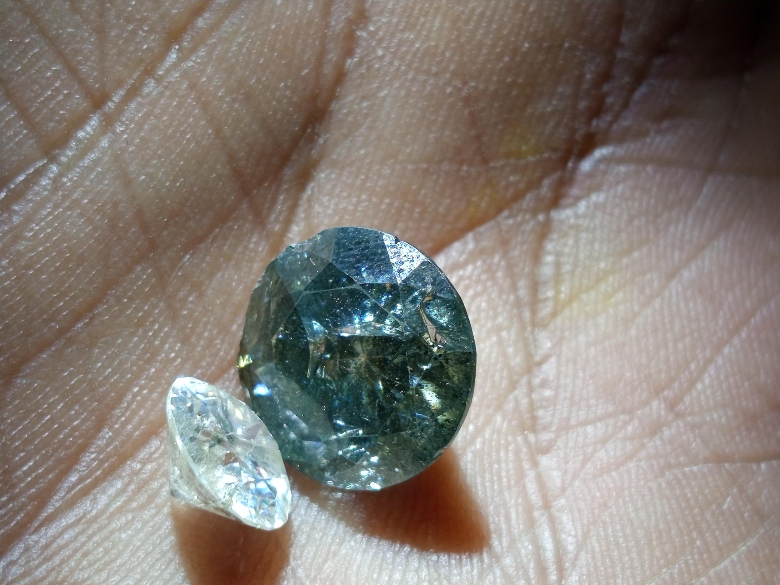 دو نگین موزنایت روسی ایراددار سختی نزدیک به ده