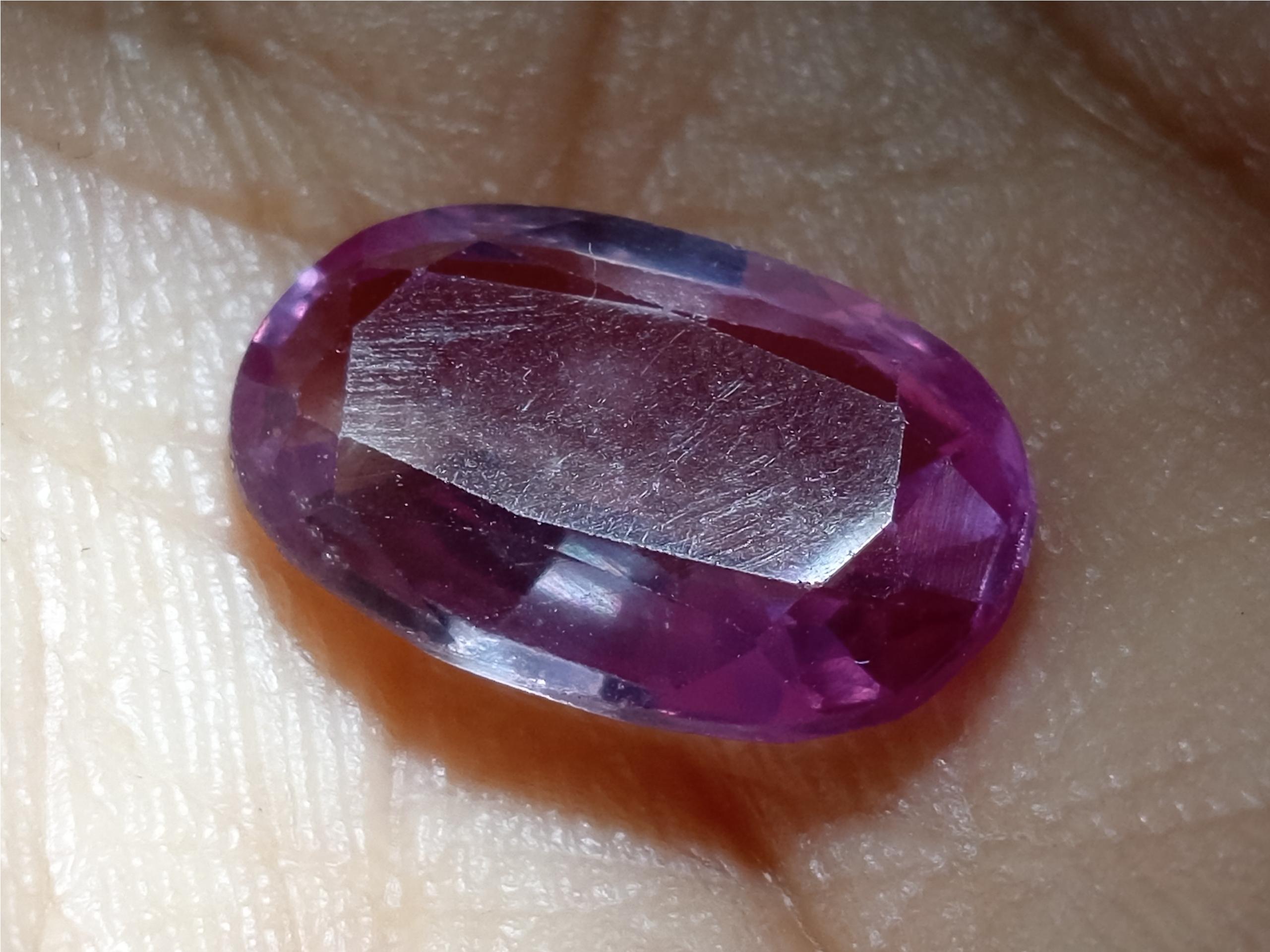 یک عدد نگین یاقوت کبود سوسنی طبیعی و معدنی