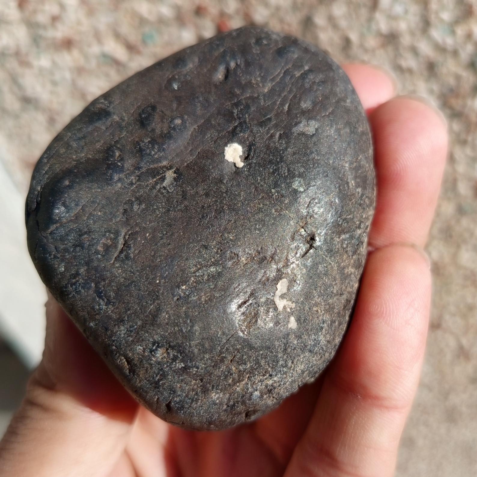 یک قطعه سنگ آهن دار مشکوک به شهابسنگ