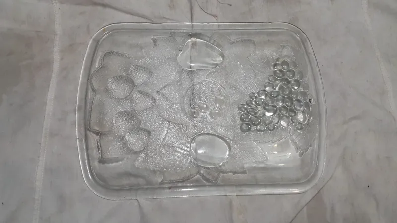 یک عدد سینی کریستالی سالم