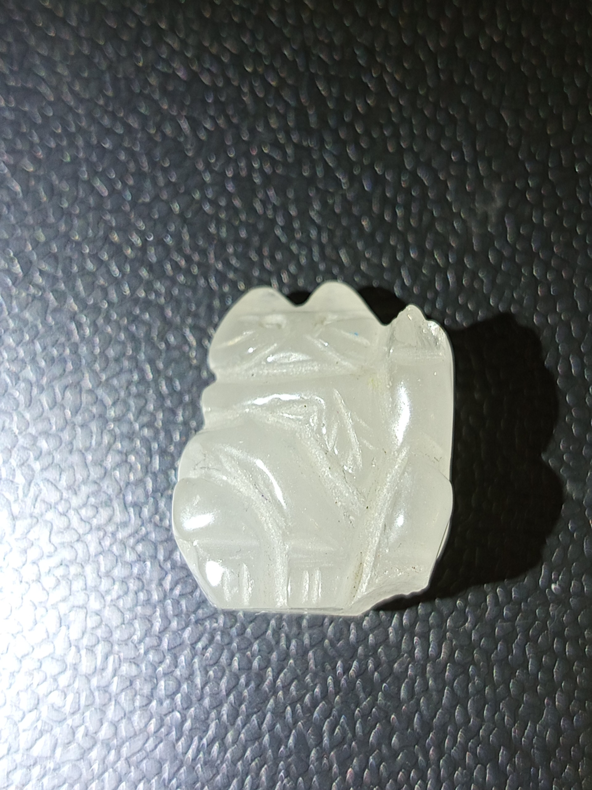 یک عدد مجسمه کوچک گربه از جنس کوارتز