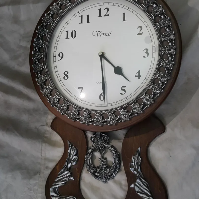 یک عدد ساعت دیواری رومیزی دسته دوم