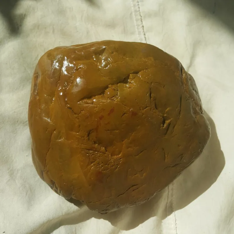 یک قطعه سنگ راف که احتمال دارد جاسپر باشد