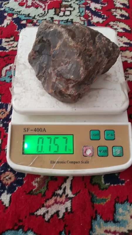 یک قطعه عقیق راف معدنی سایر کوچک