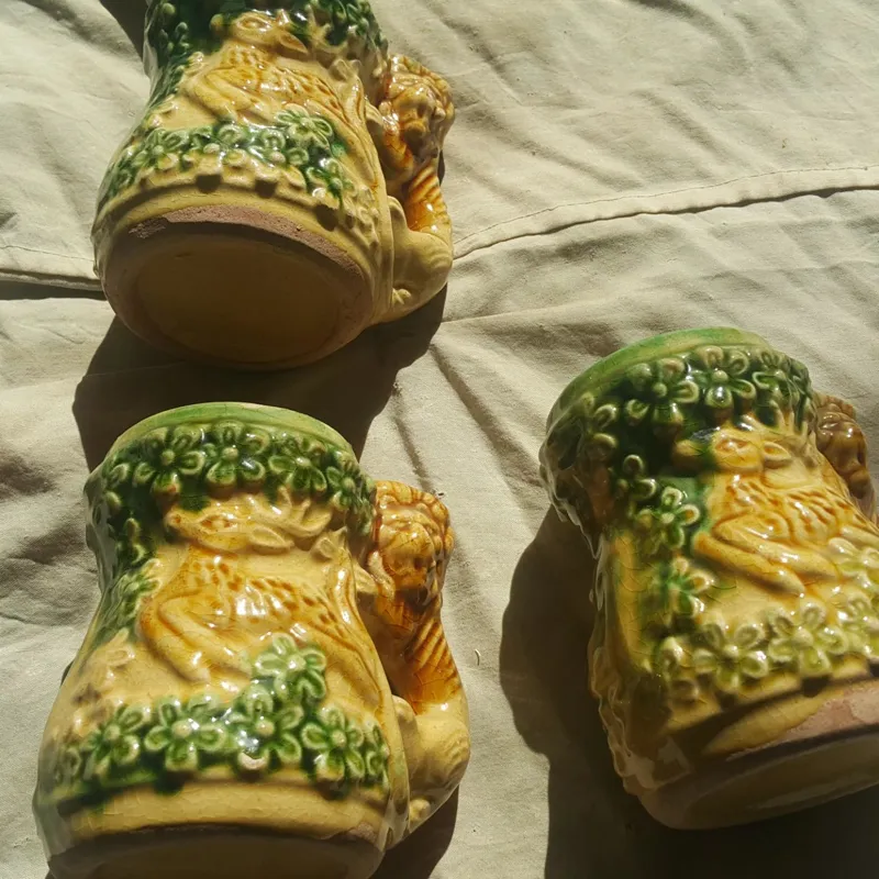 سه عدد لیوان سرامیکی قدیمی