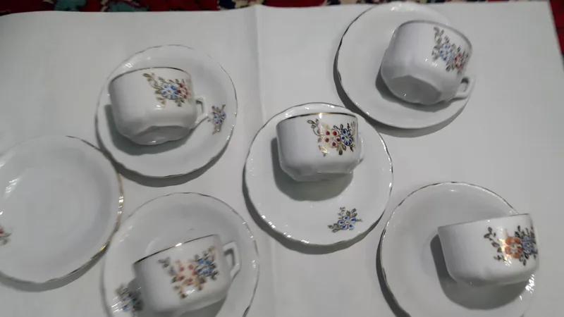 6 عدد نعلبکی و 5عدد فنجان قهوه خوری المانی