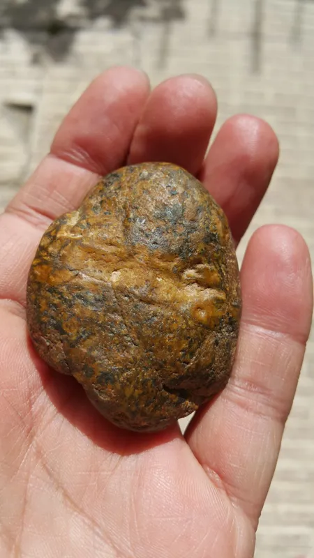 سنگ آهن دار مشکوک به شهابسنگ به وزن 80 گرم