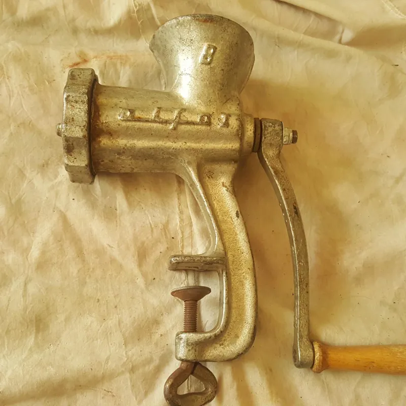 چرخ گوشت دستی قدیمی مهله لهستانی غیر فابریک