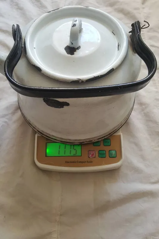 یک عدد کتری قدیمی دسته دوم