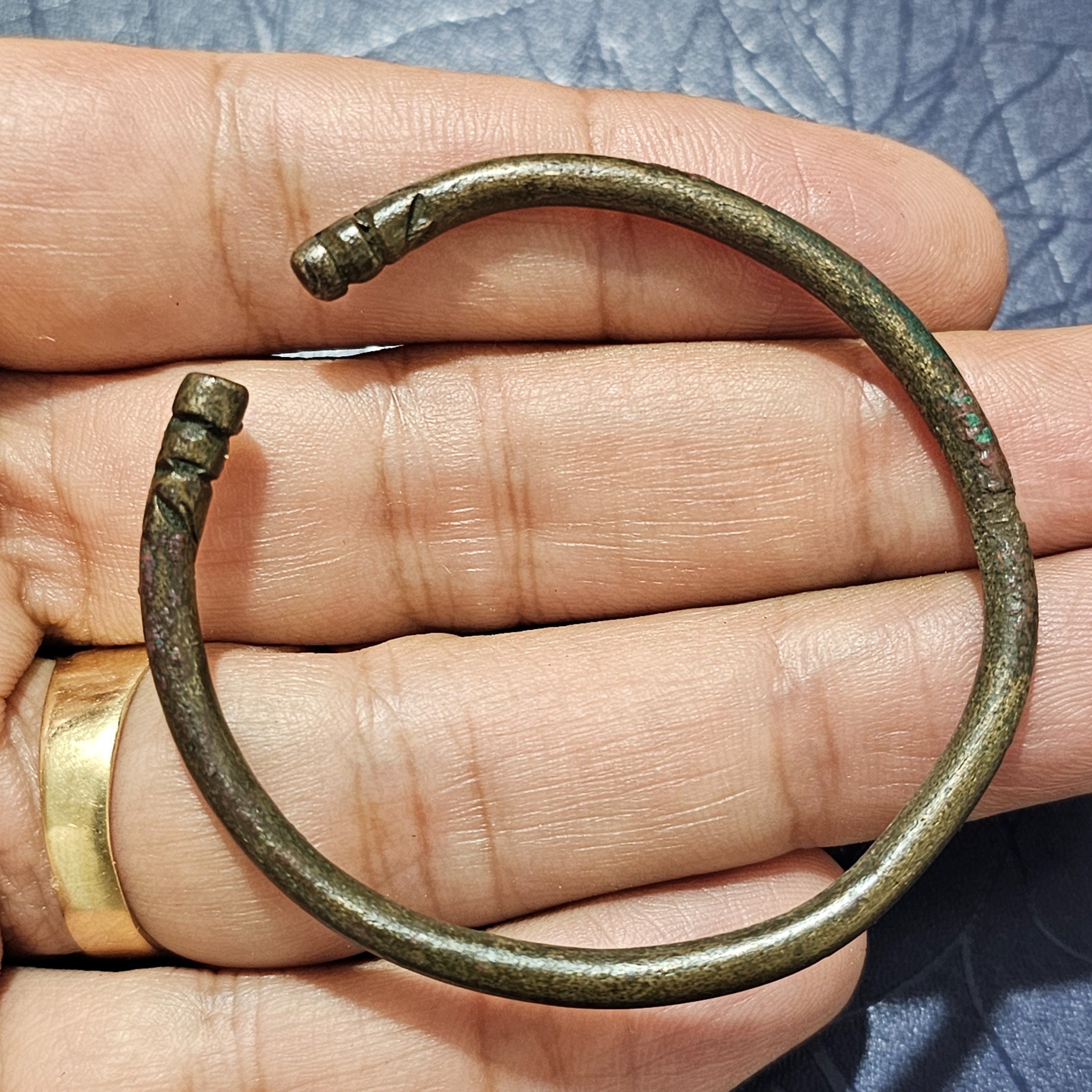 دست بند فوق کهنه