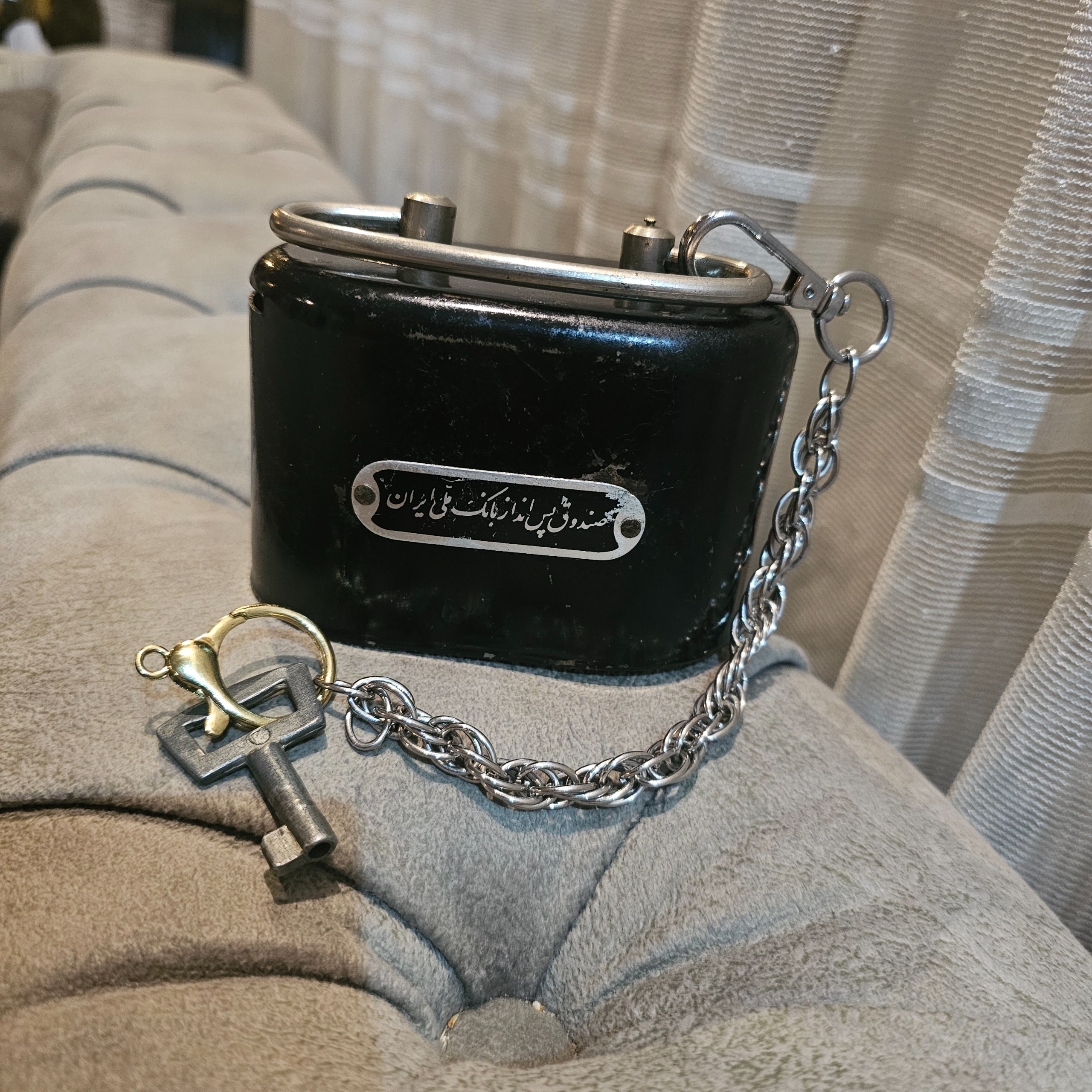 قلک بانک ملی همراه با کلید