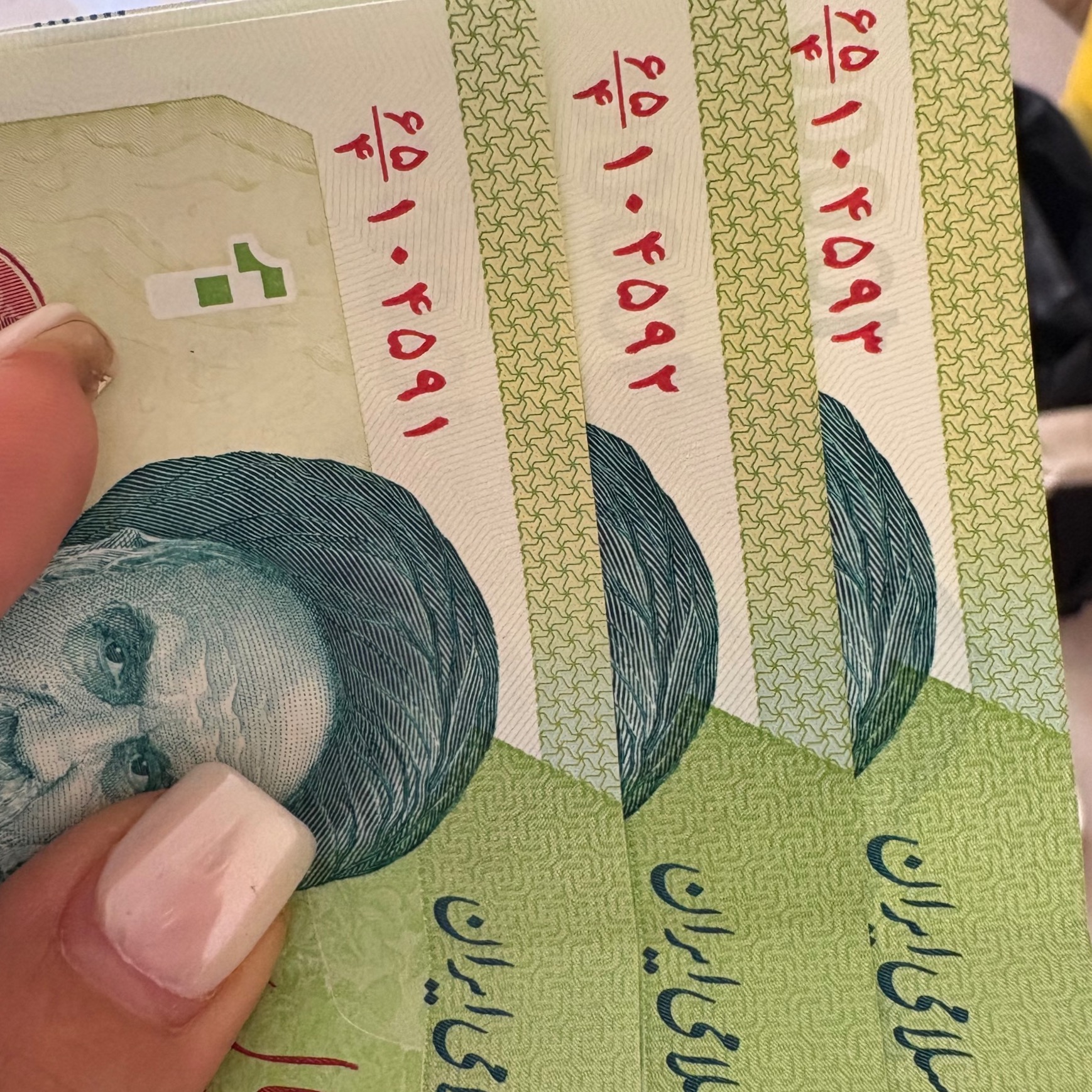 اسکناس هزاری سریال پشت هم