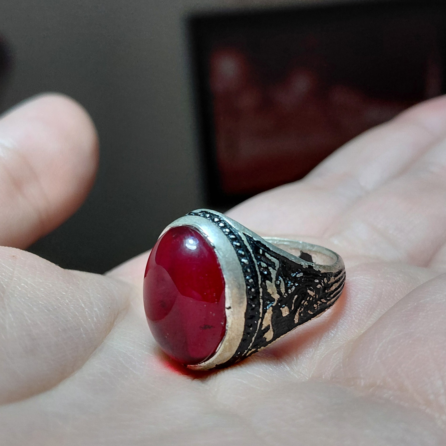 انگشتر با نگین یاقوت