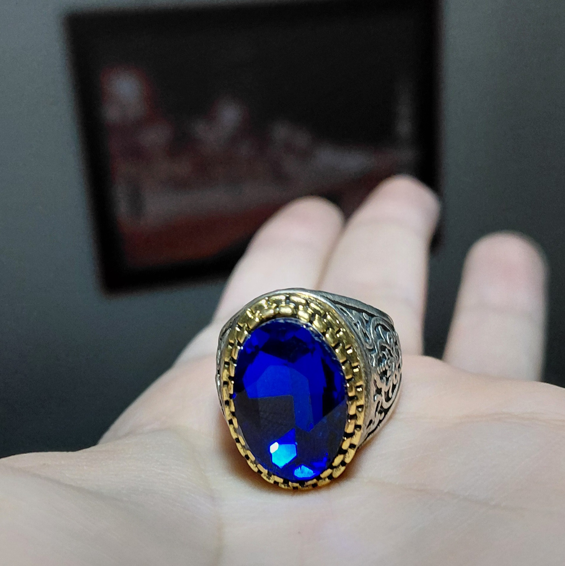 انگشتر با نگین سنتیک و با رکاب طرح قلم زنی