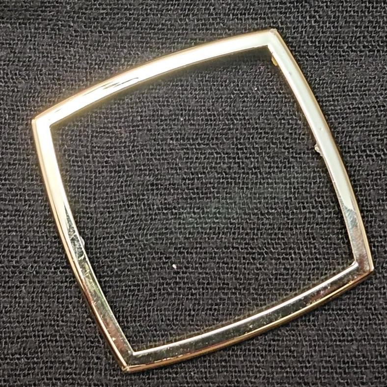 قاب طلقی مینیاتوری طلایی