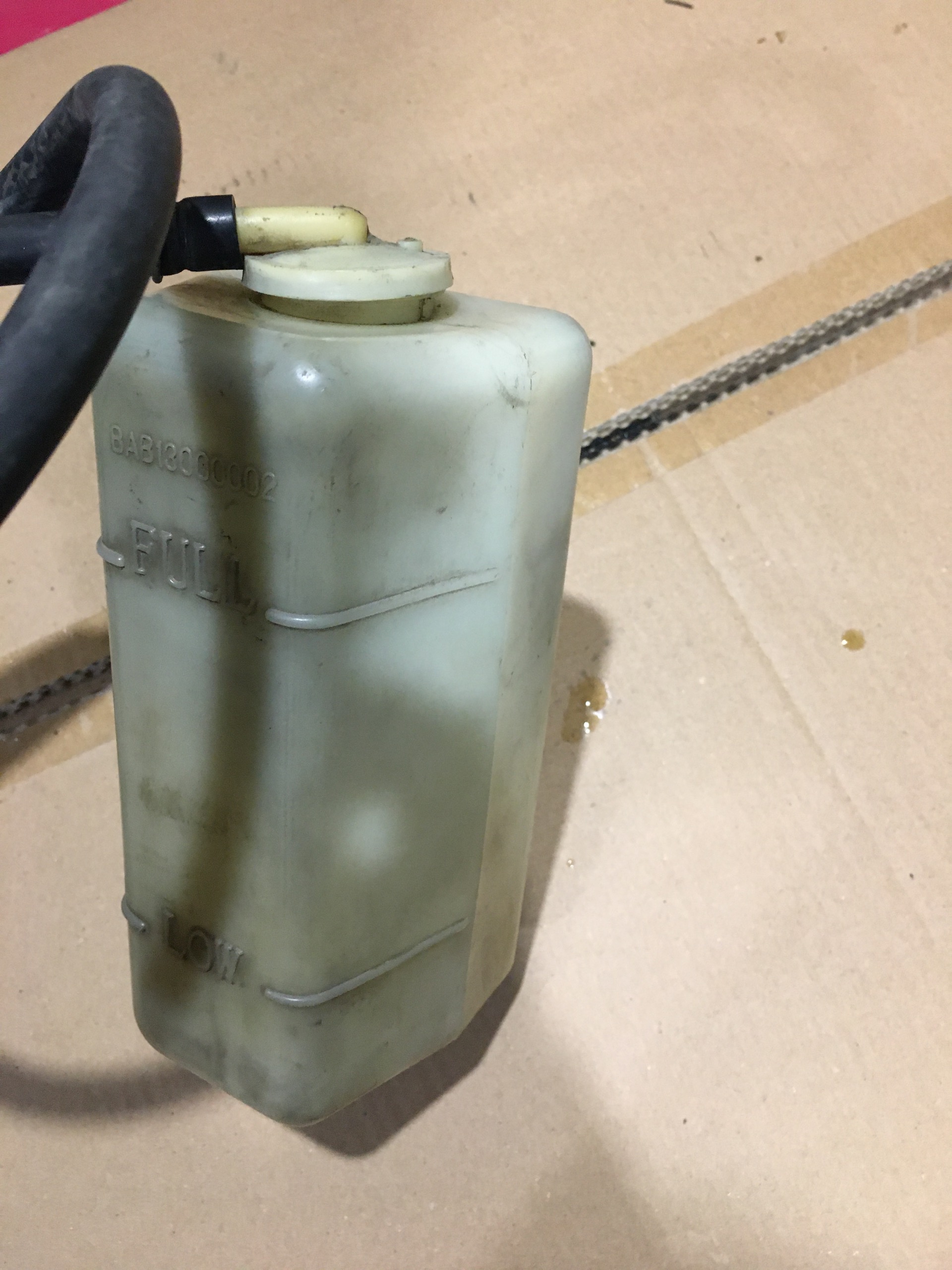 منبع انبساط آب رادیاتور لوبو هافی به همراه درب