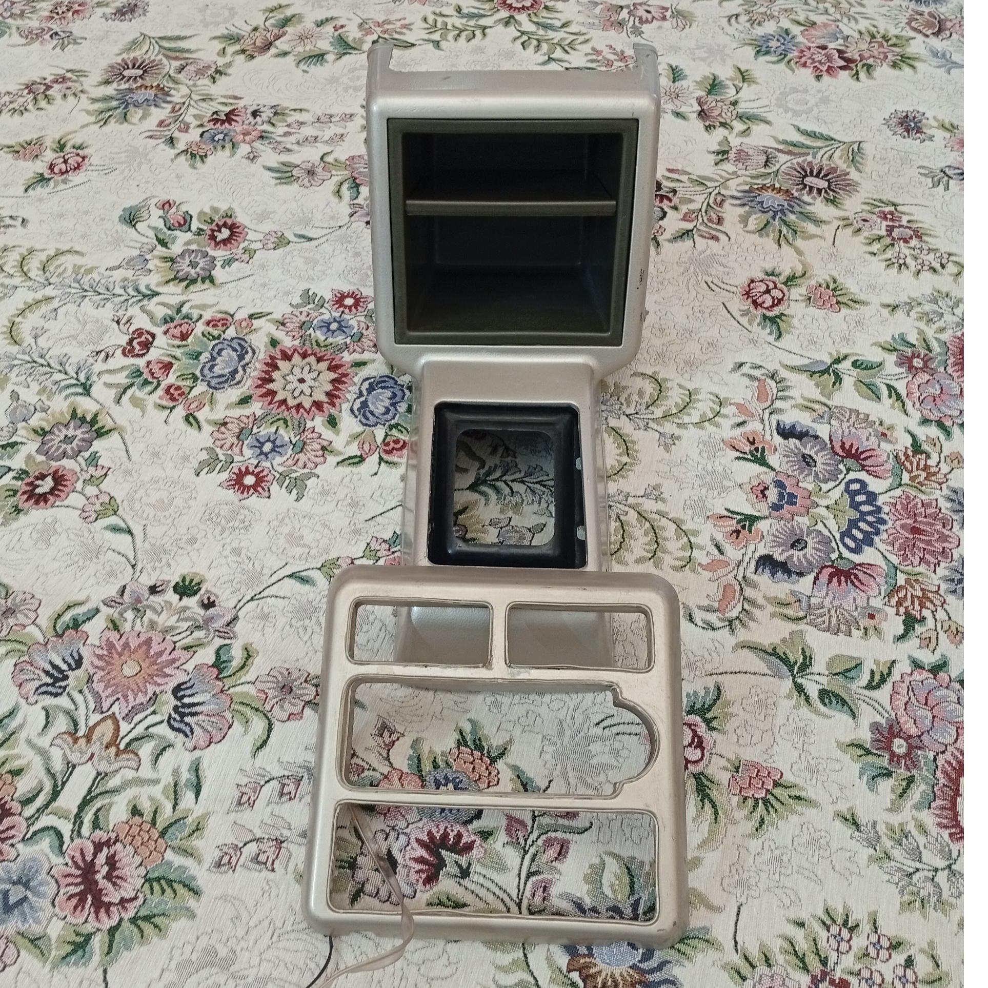 کنسول وسط خودرو بهمراه قاب دریچه کولر پراید