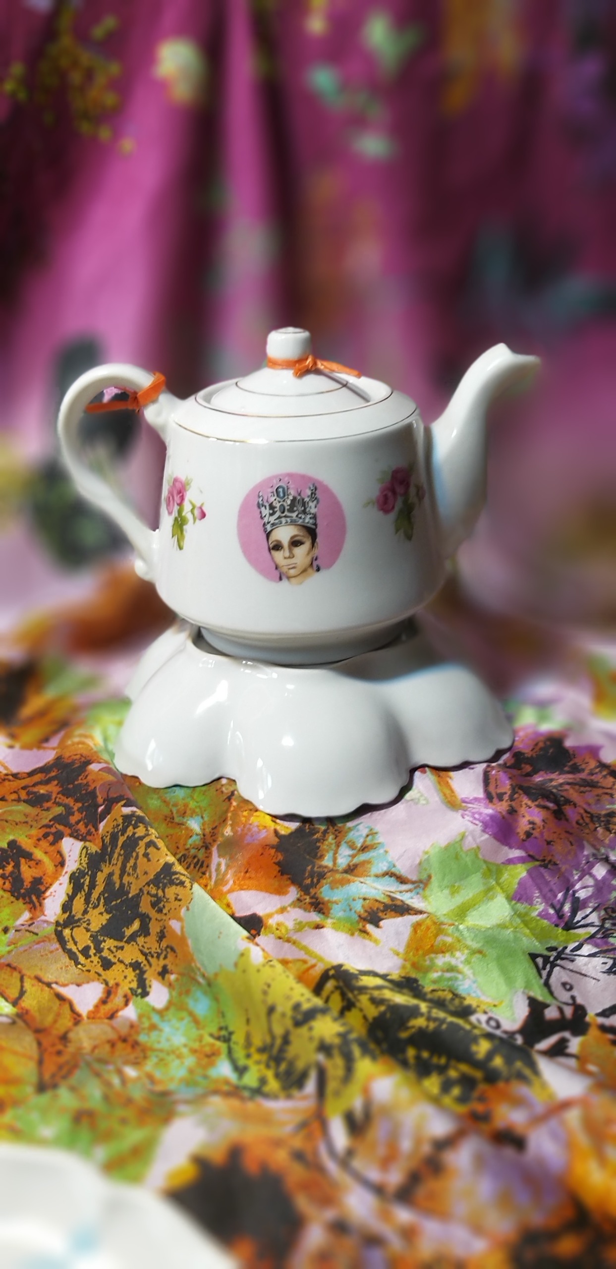 قوری کمیاب با تصویر فرح پهلوی