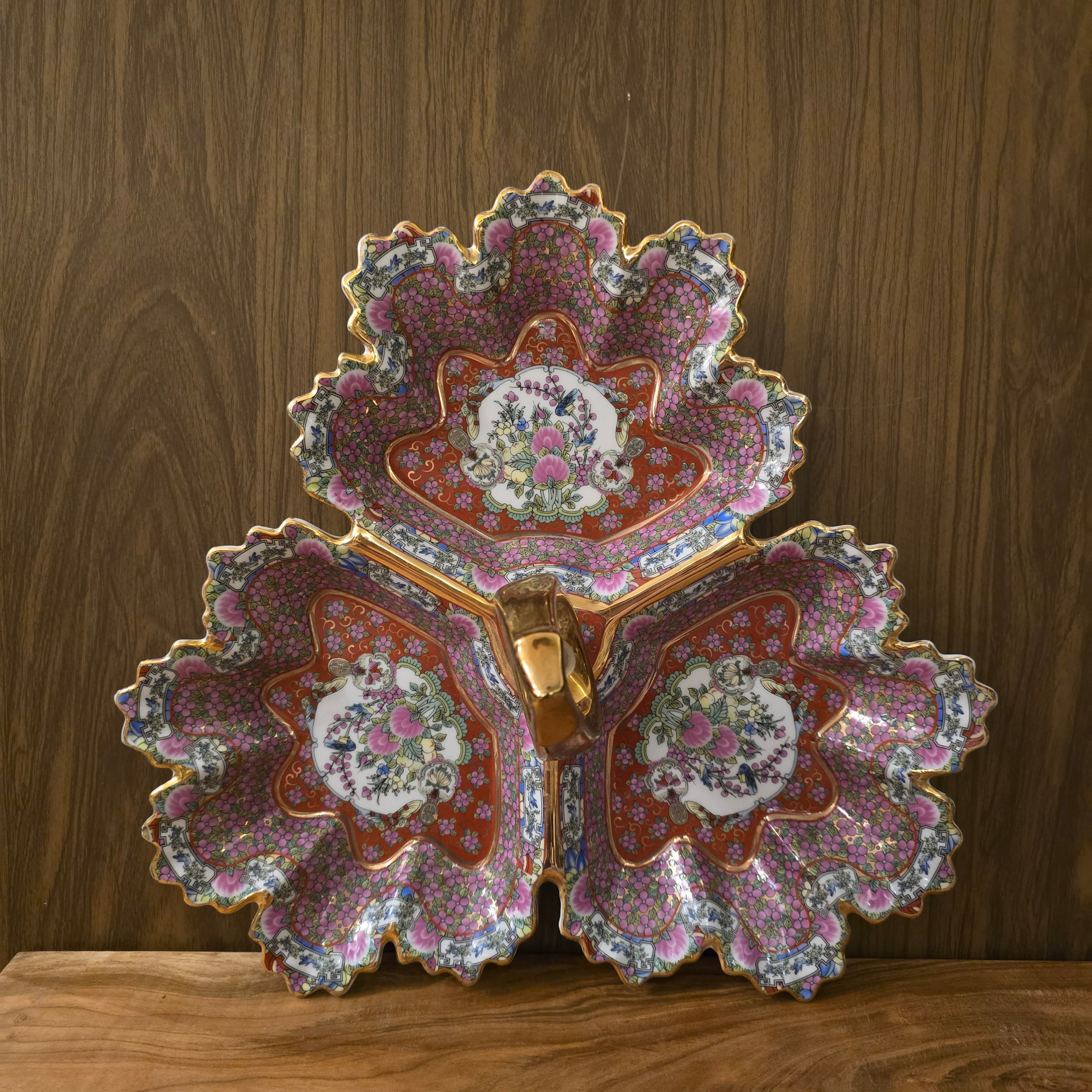 شیرینی خوری گل مرغی