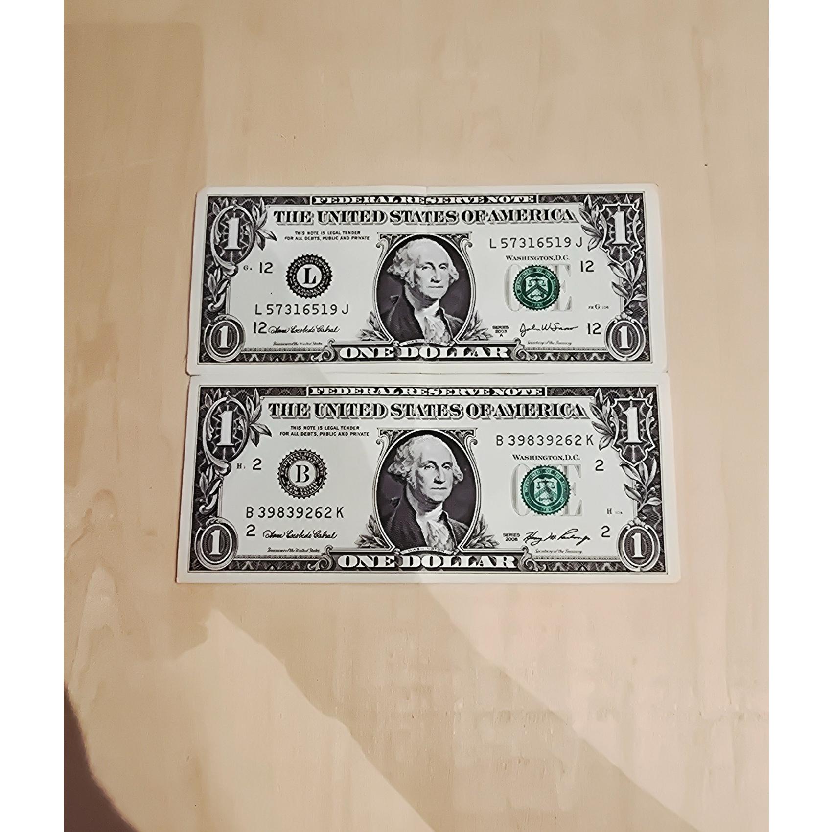 دو عدد یک دلاری امریکا