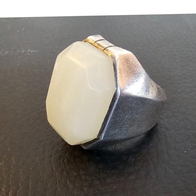 انگشتر یشم صابونی غول پیکر رکاب دستساز مهردار