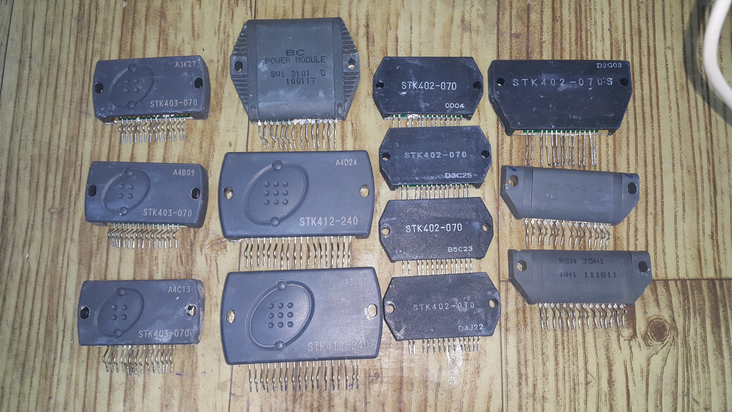 13 عدد آی سی صدا