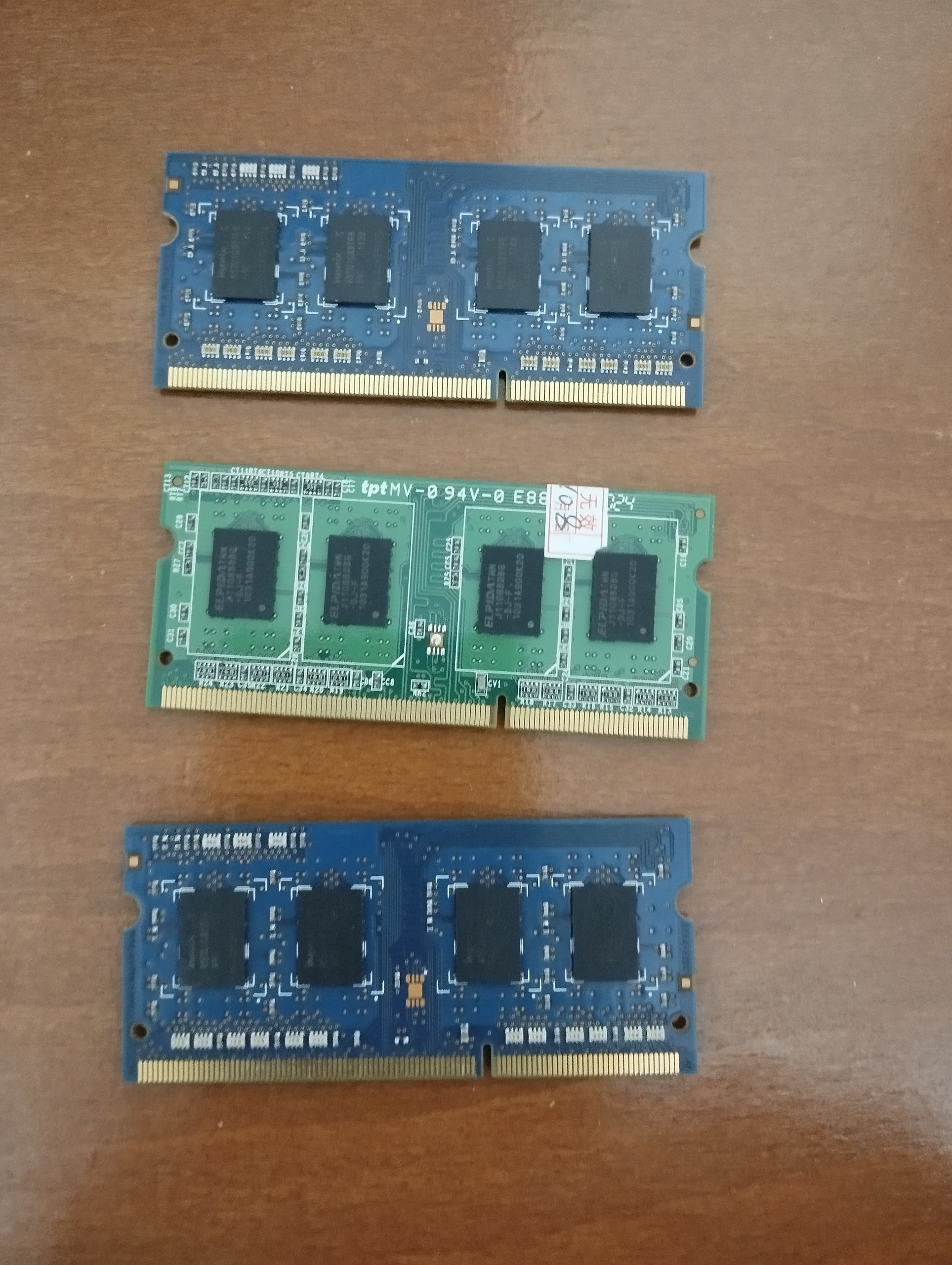 3عدد رم لپ تاپ 1گیگ ddr3کاملا سالم
