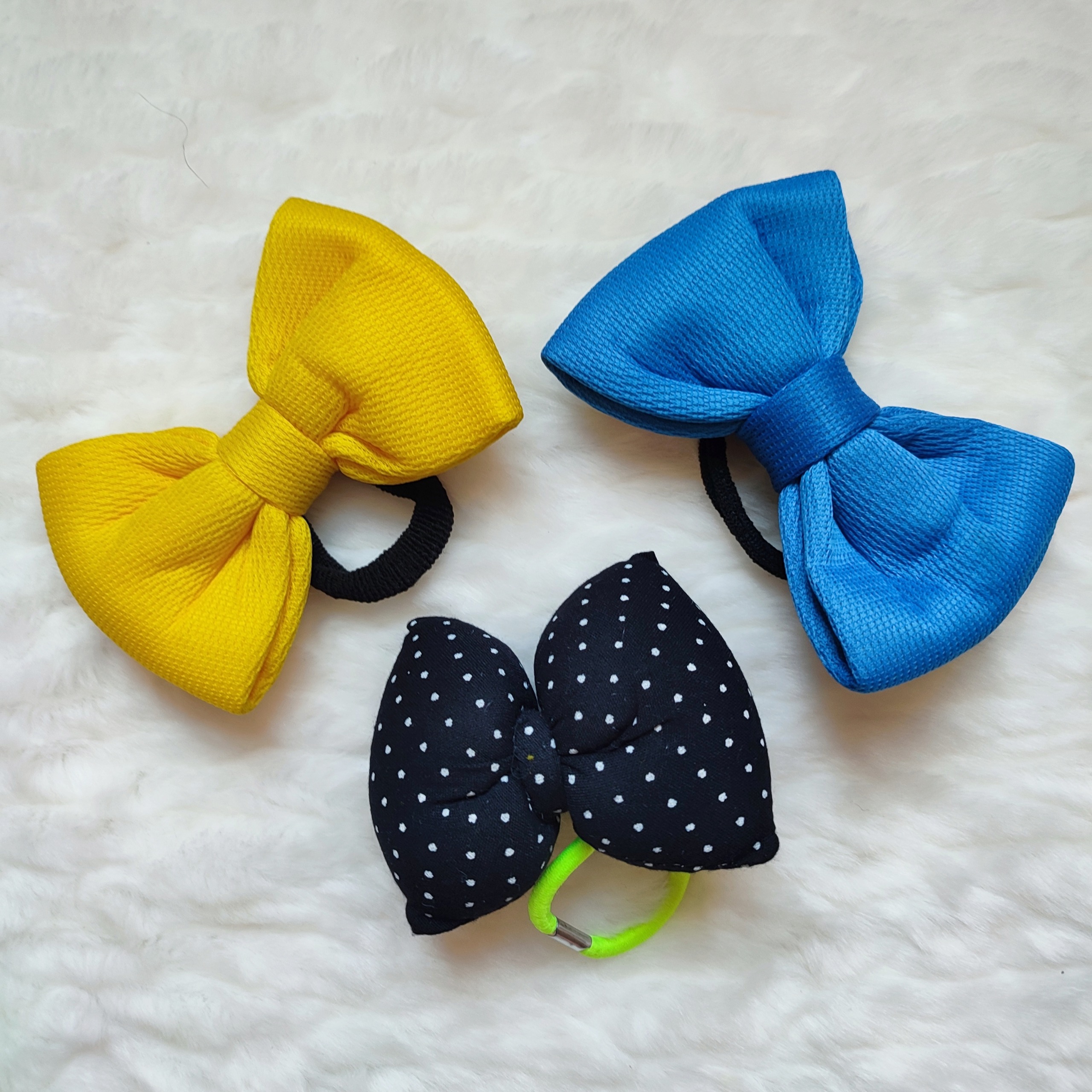 کش سر پاپیونی بزرگ زرد و آبی و مشکی سه عددی