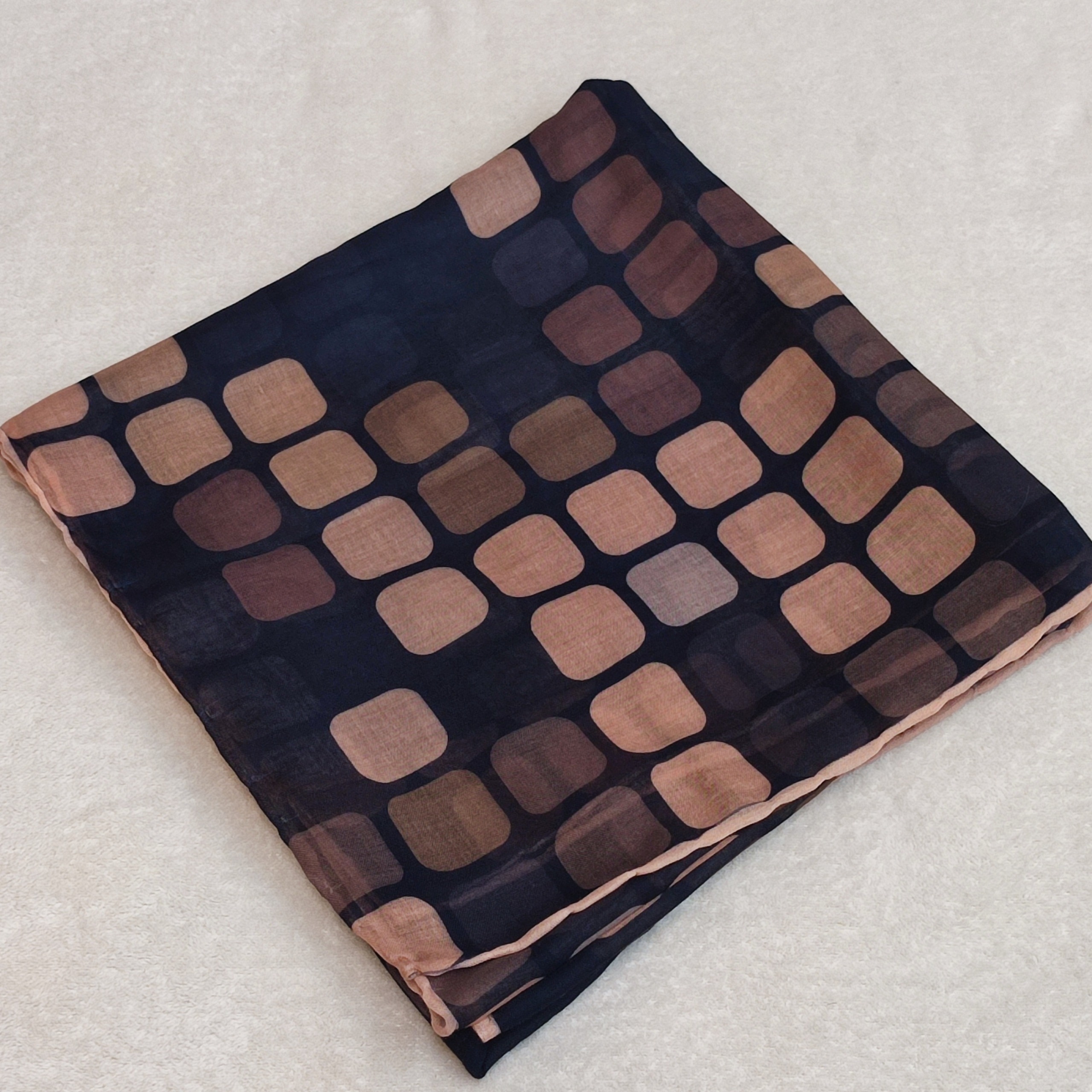 روسری قواره دار نخی دور دست دوز کرم قهوه ای